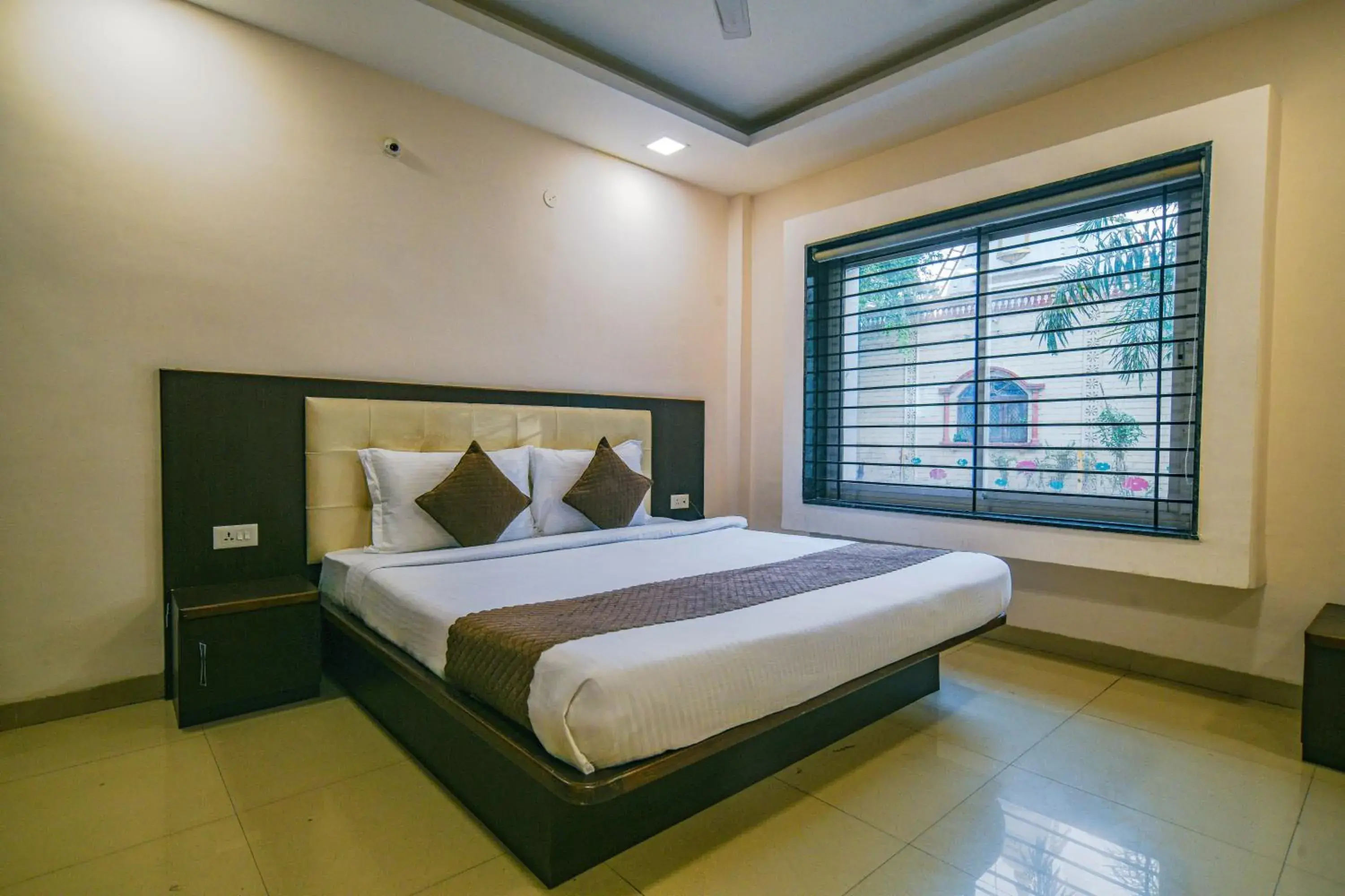 Bed in Hotel Shri Ramkrishna Bagh Palace by M Square Bed in Hotel Shri Ramkrishna Bagh Palace by M Square