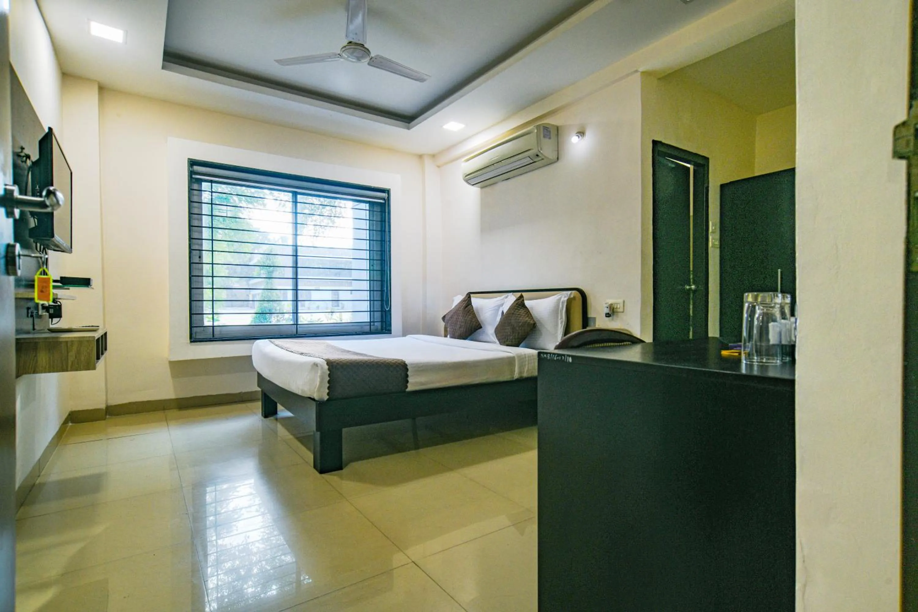 Bed in Hotel Shri Ramkrishna Bagh Palace by M Square