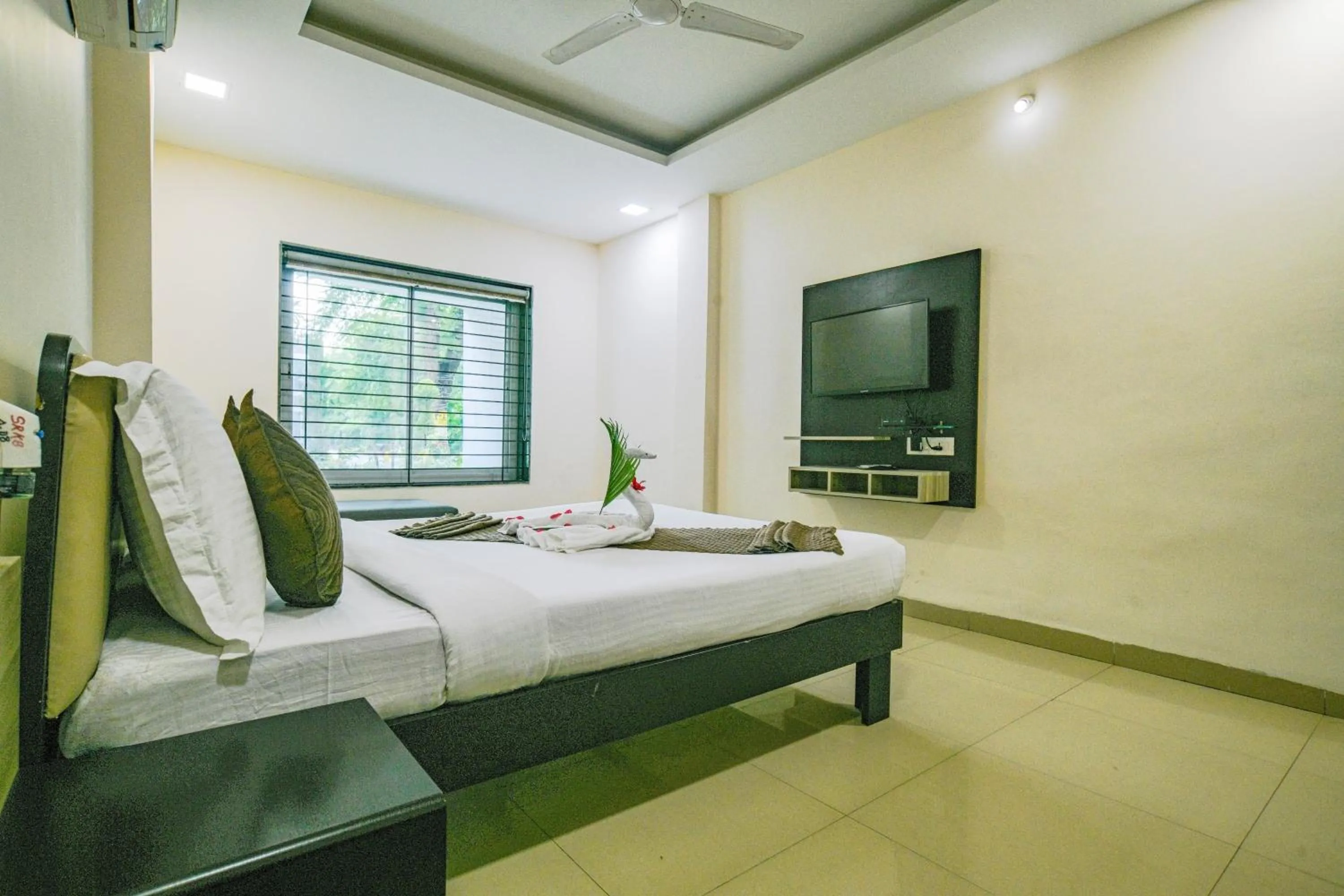 Bed in Hotel Shri Ramkrishna Bagh Palace by M Square