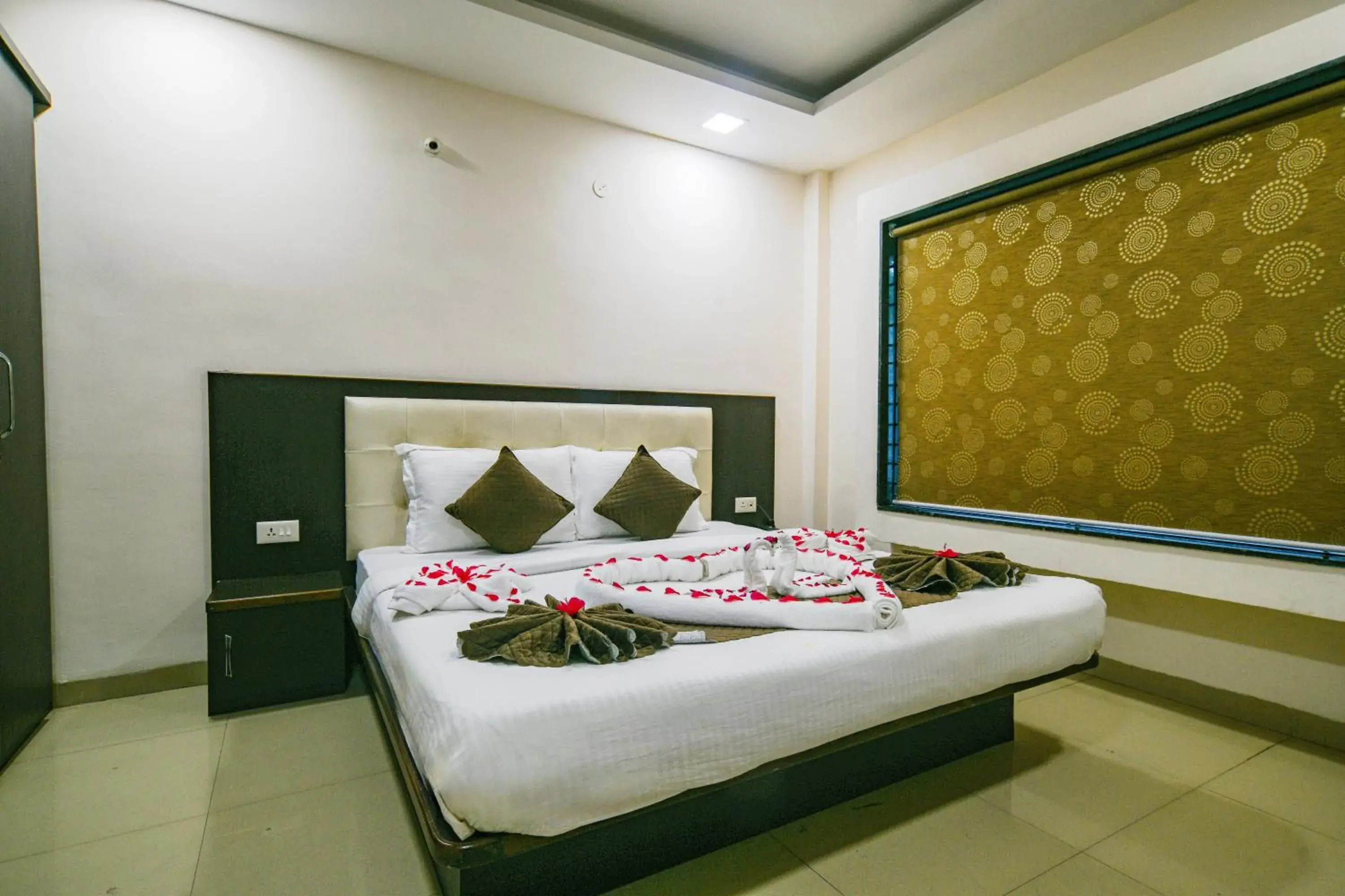 Bed in Hotel Shri Ramkrishna Bagh Palace by M Square Bed in Hotel Shri Ramkrishna Bagh Palace by M Square