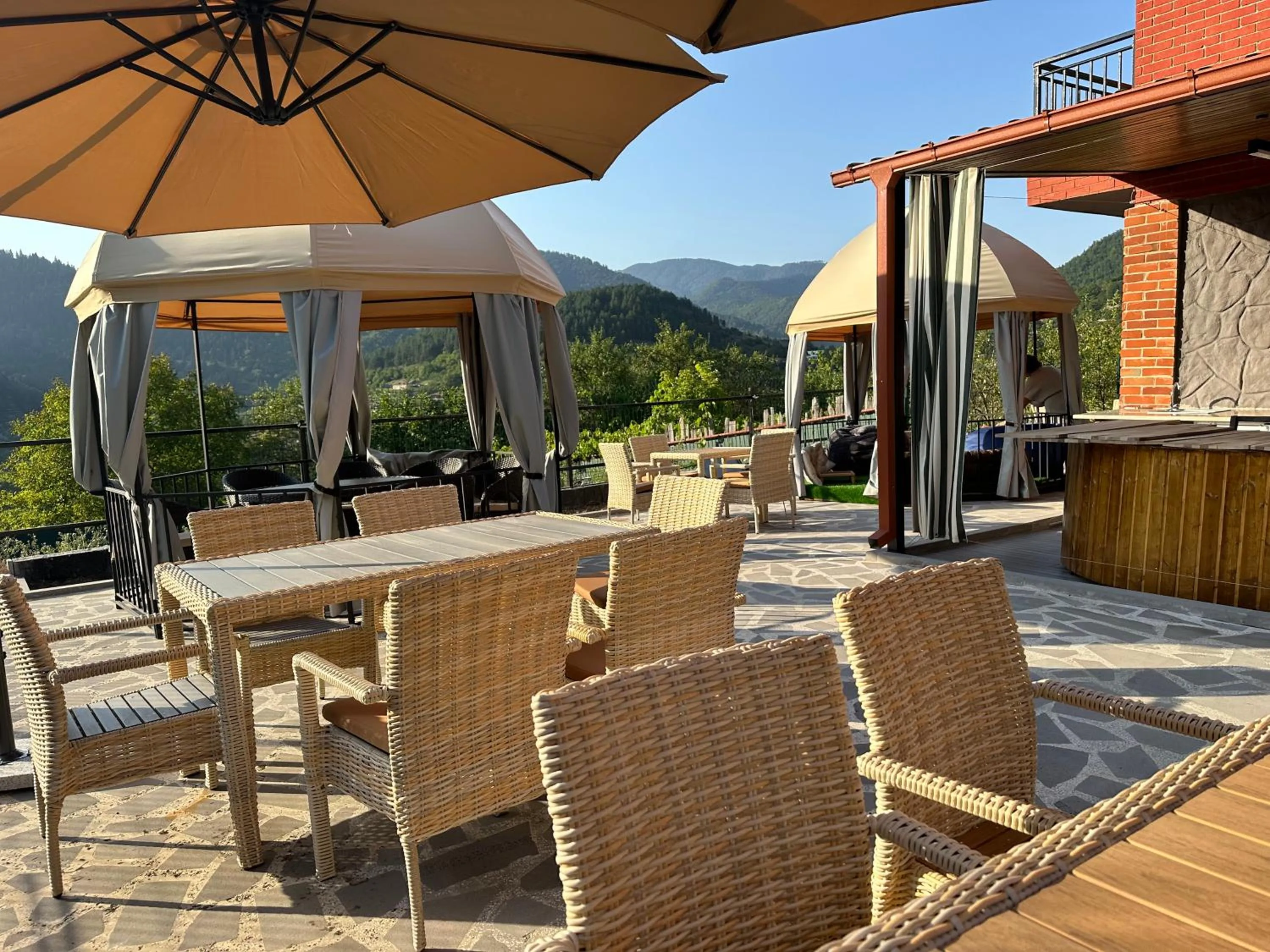 Restaurant/places to eat in Pesvebi Design Hotel and Cellar