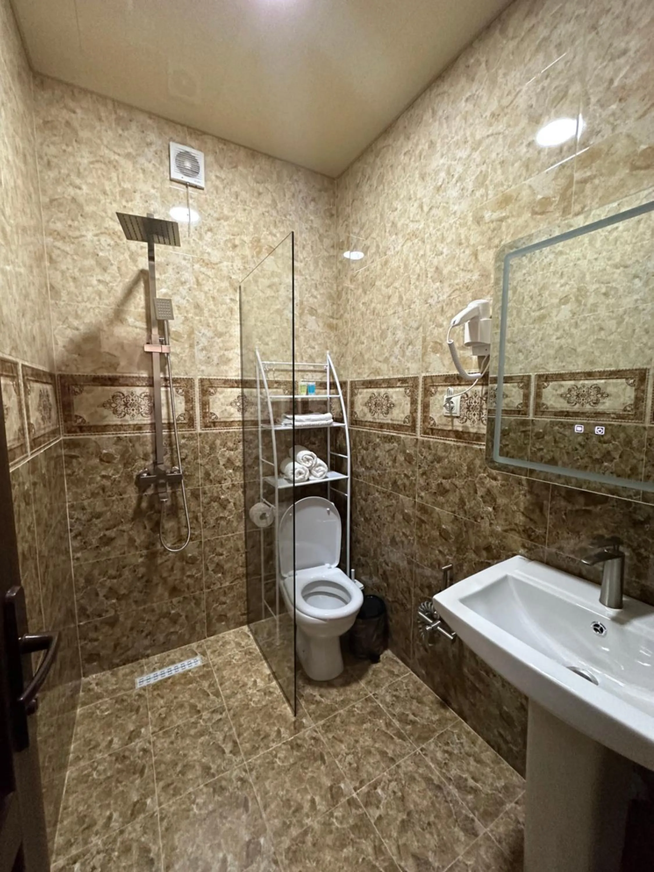 Toilet in Pesvebi Design Hotel and Cellar