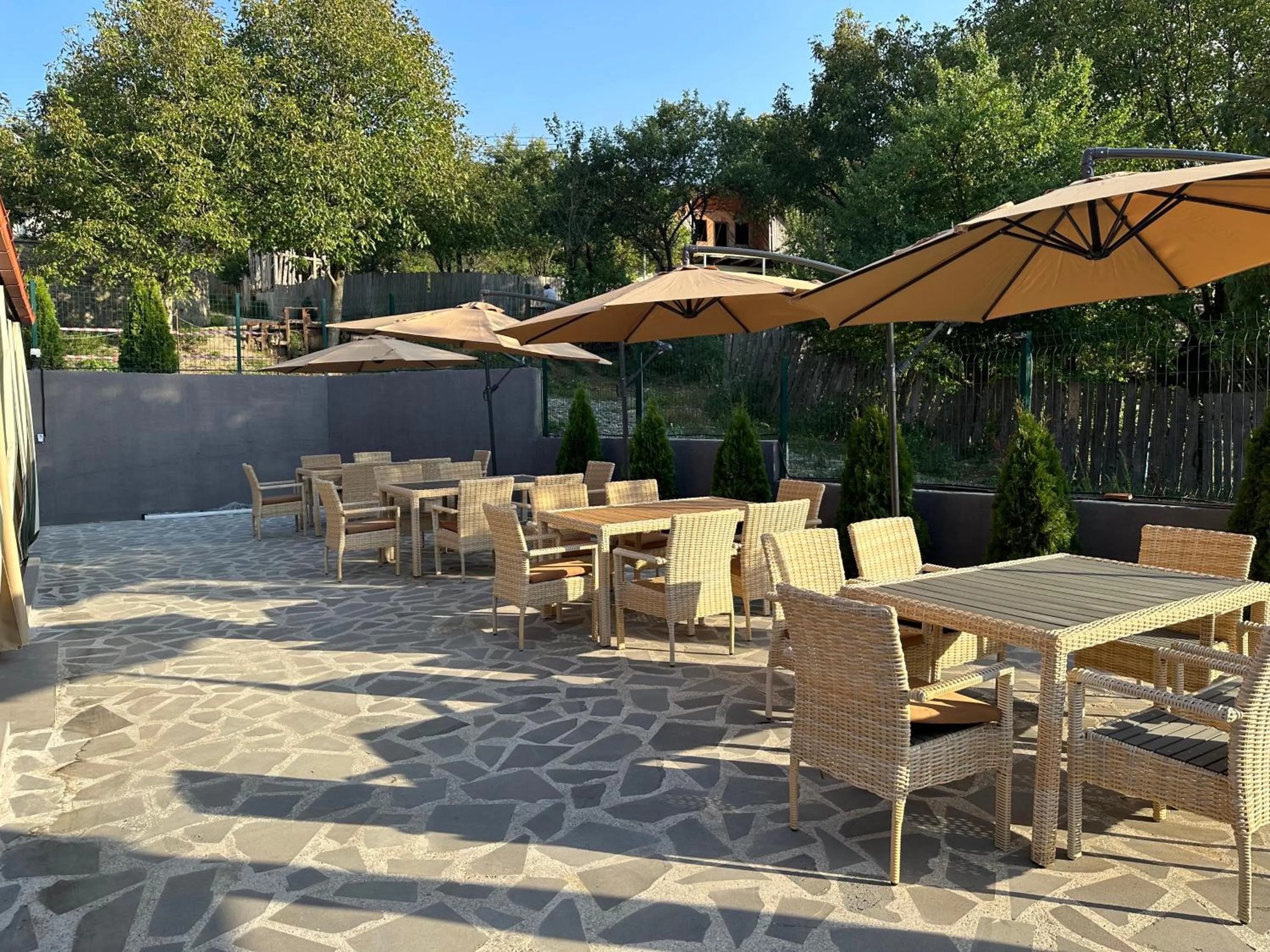 Restaurant/places to eat in Pesvebi Design Hotel and Cellar