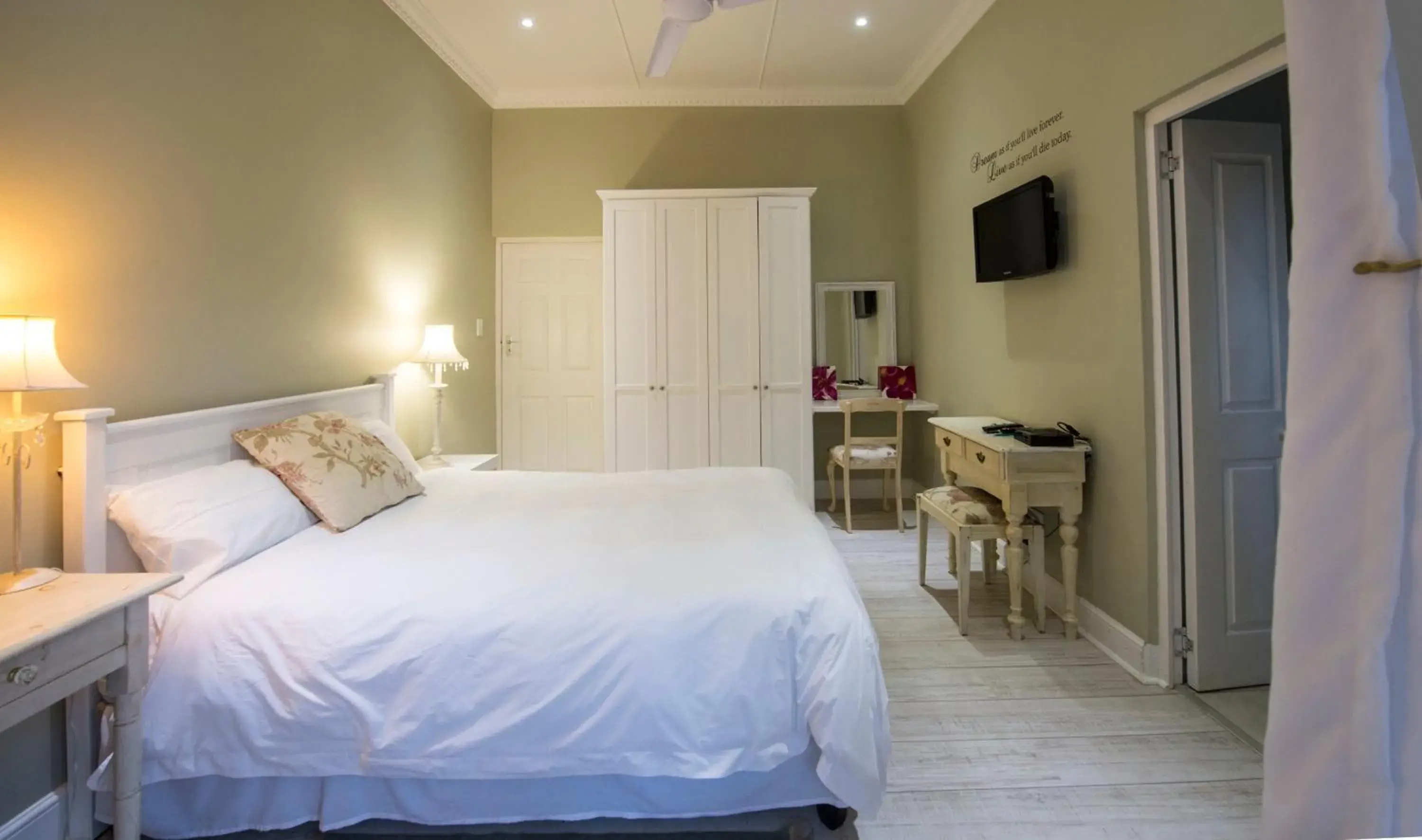 Classic Double Room with Shower - single occupancy in Lemon Tree B&B Classic Double Room with Shower - single occupancy in Lemon Tree B&B