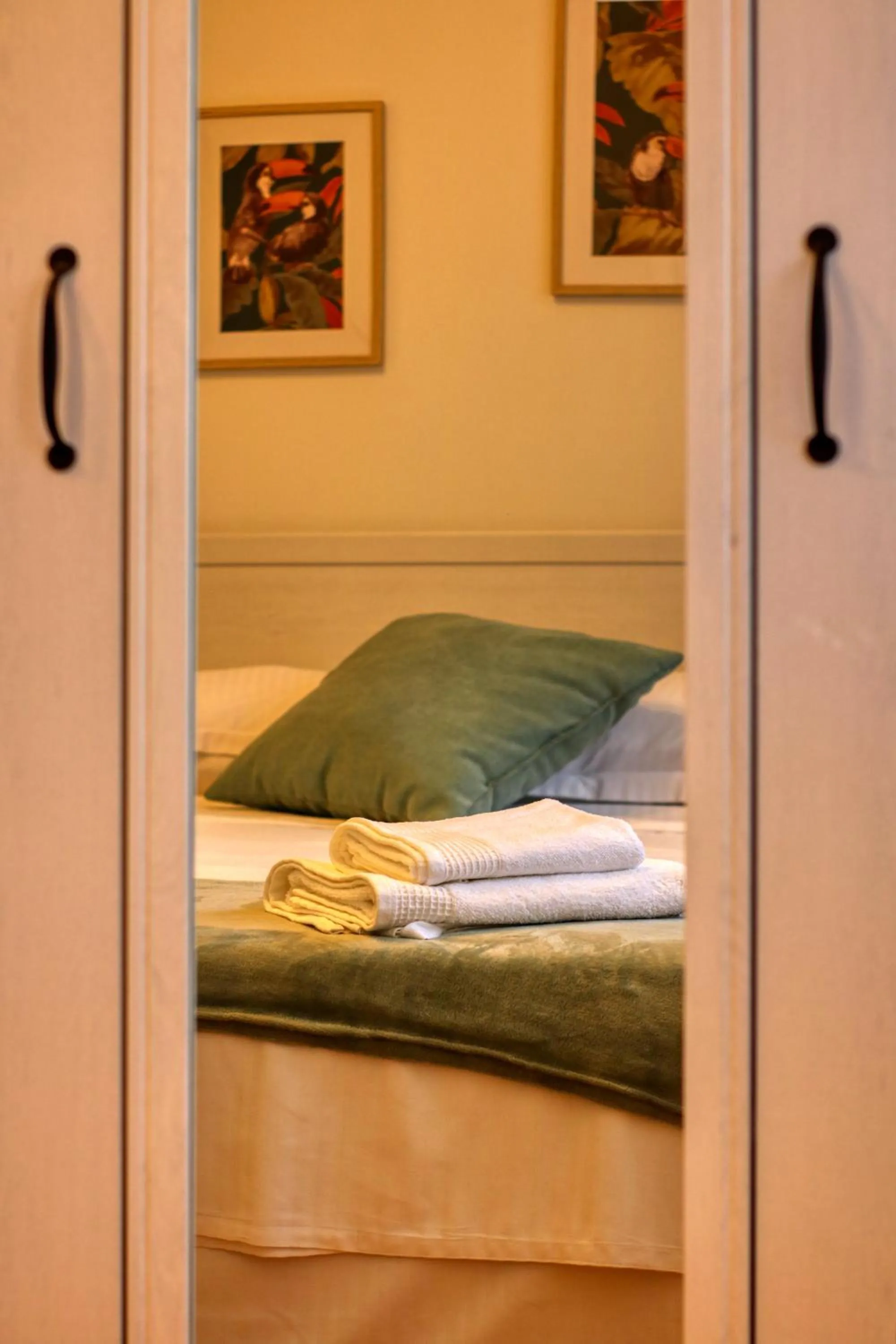 Bed in Quito Apartment - Stylish & Quiet