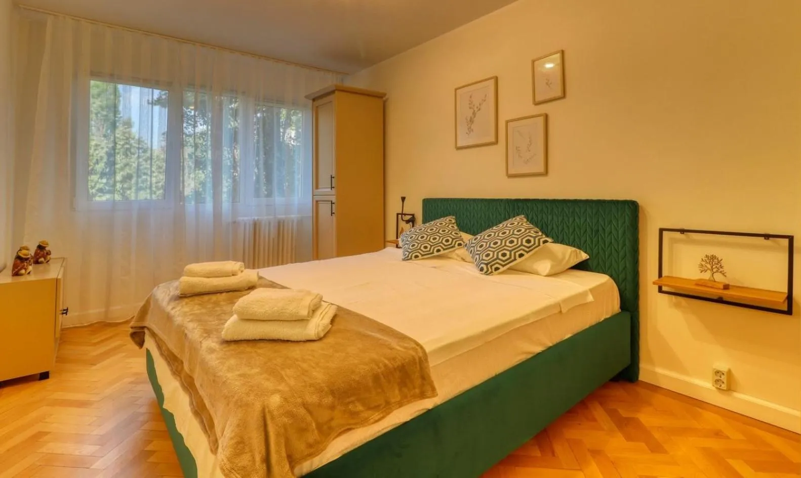 Bedroom, Bed in Quito Apartment - Stylish & Quiet
