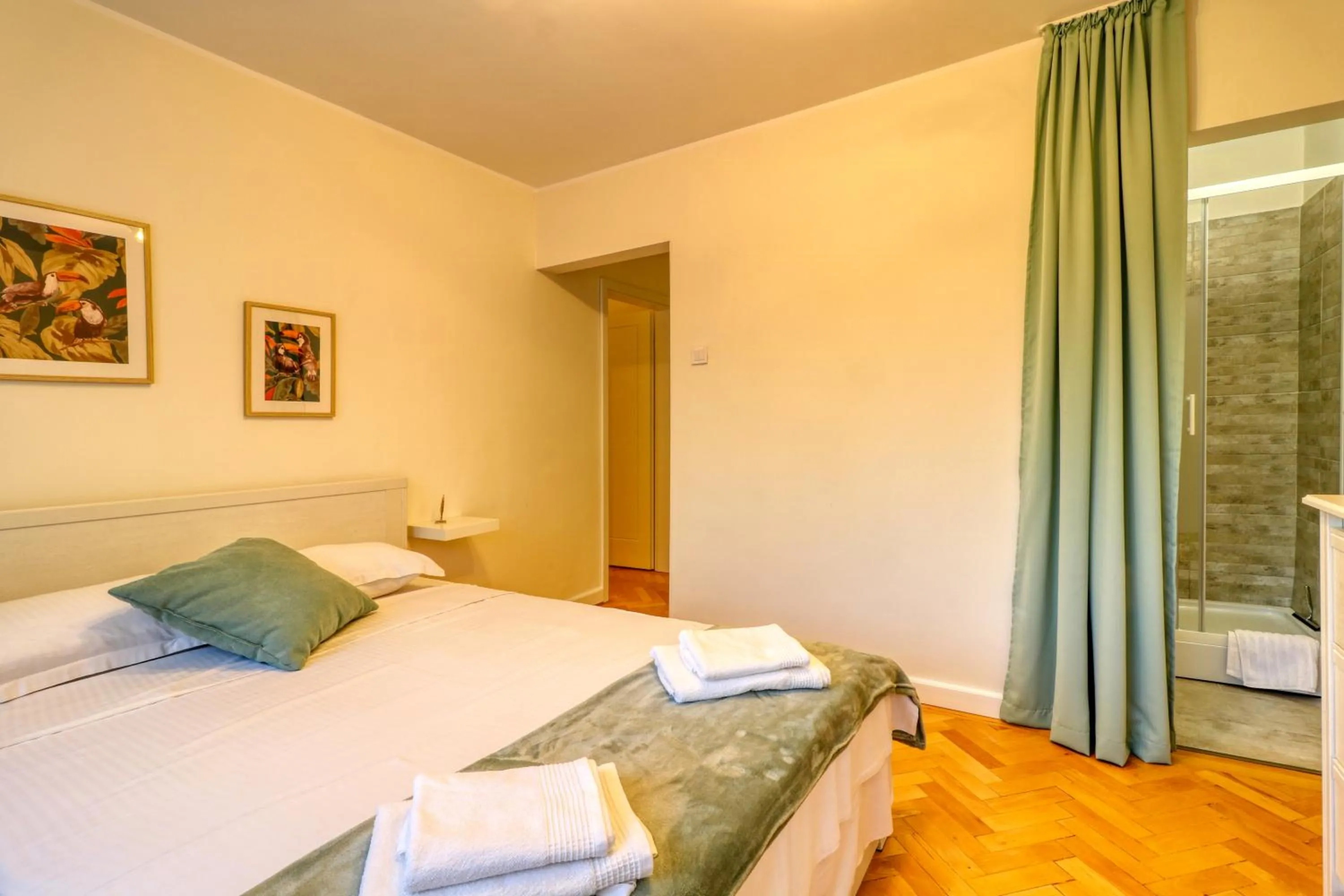 Bed in Quito Apartment - Stylish & Quiet