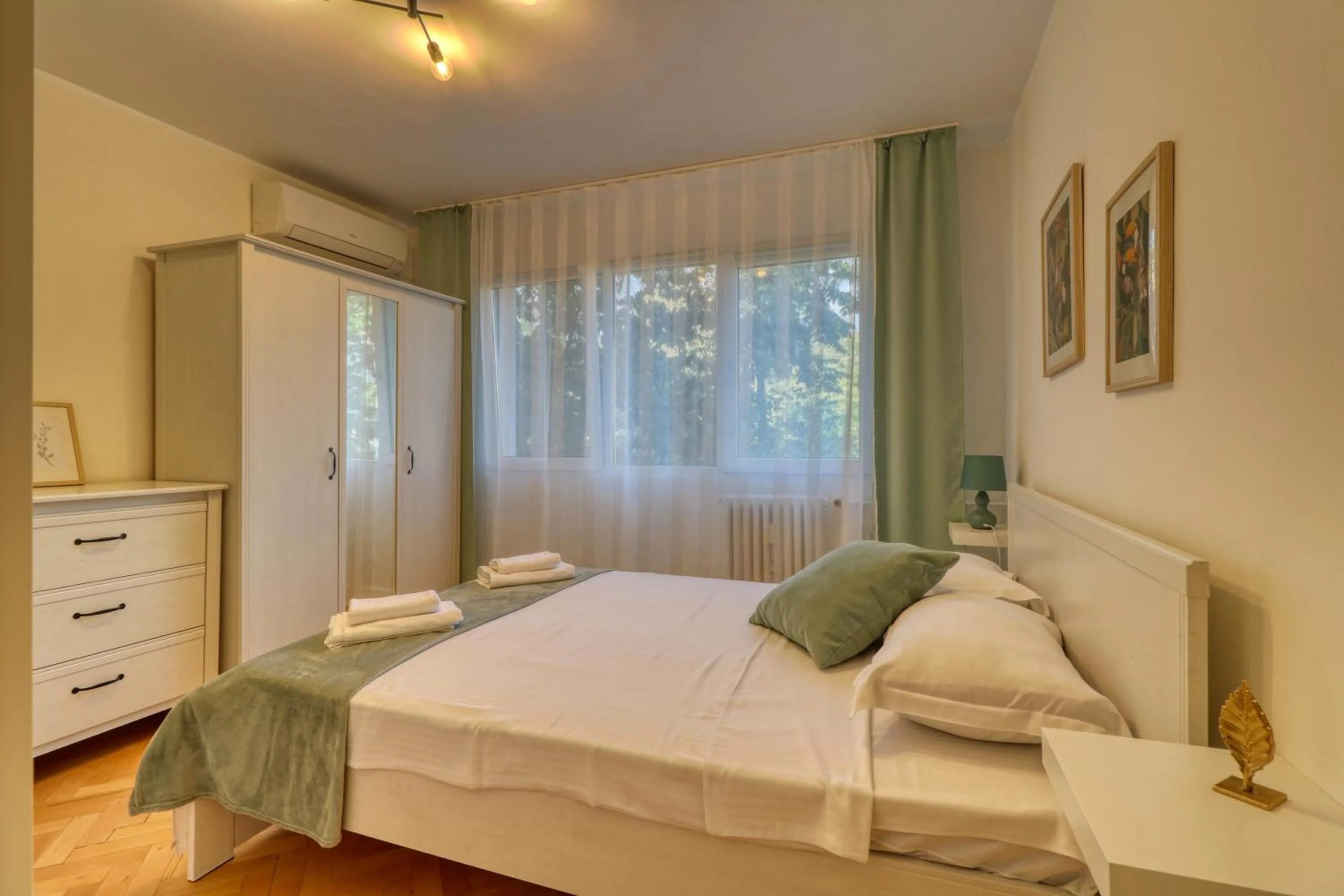 Bed in Quito Apartment - Stylish & Quiet