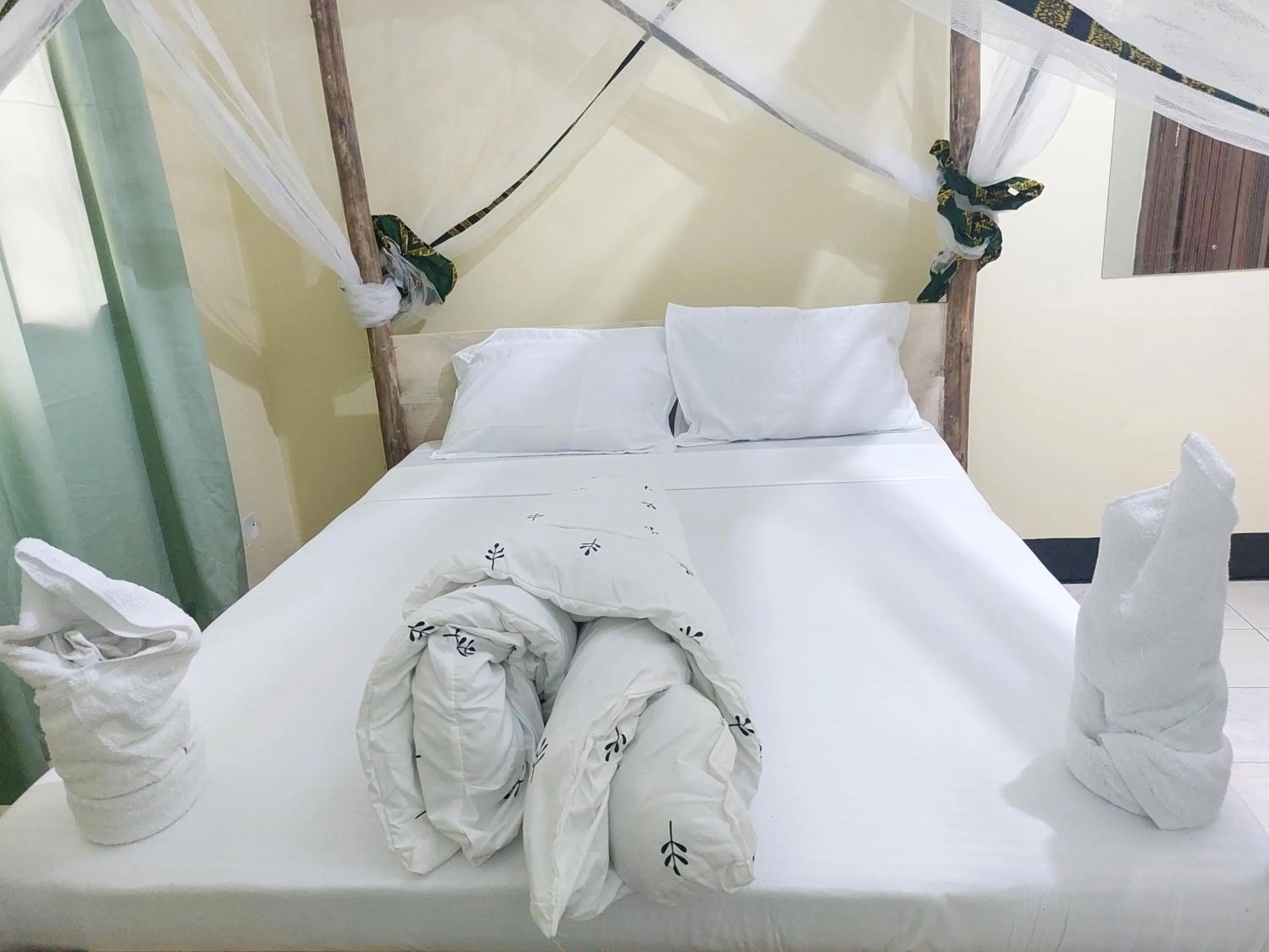 Bed in Hill View Garden Hotel