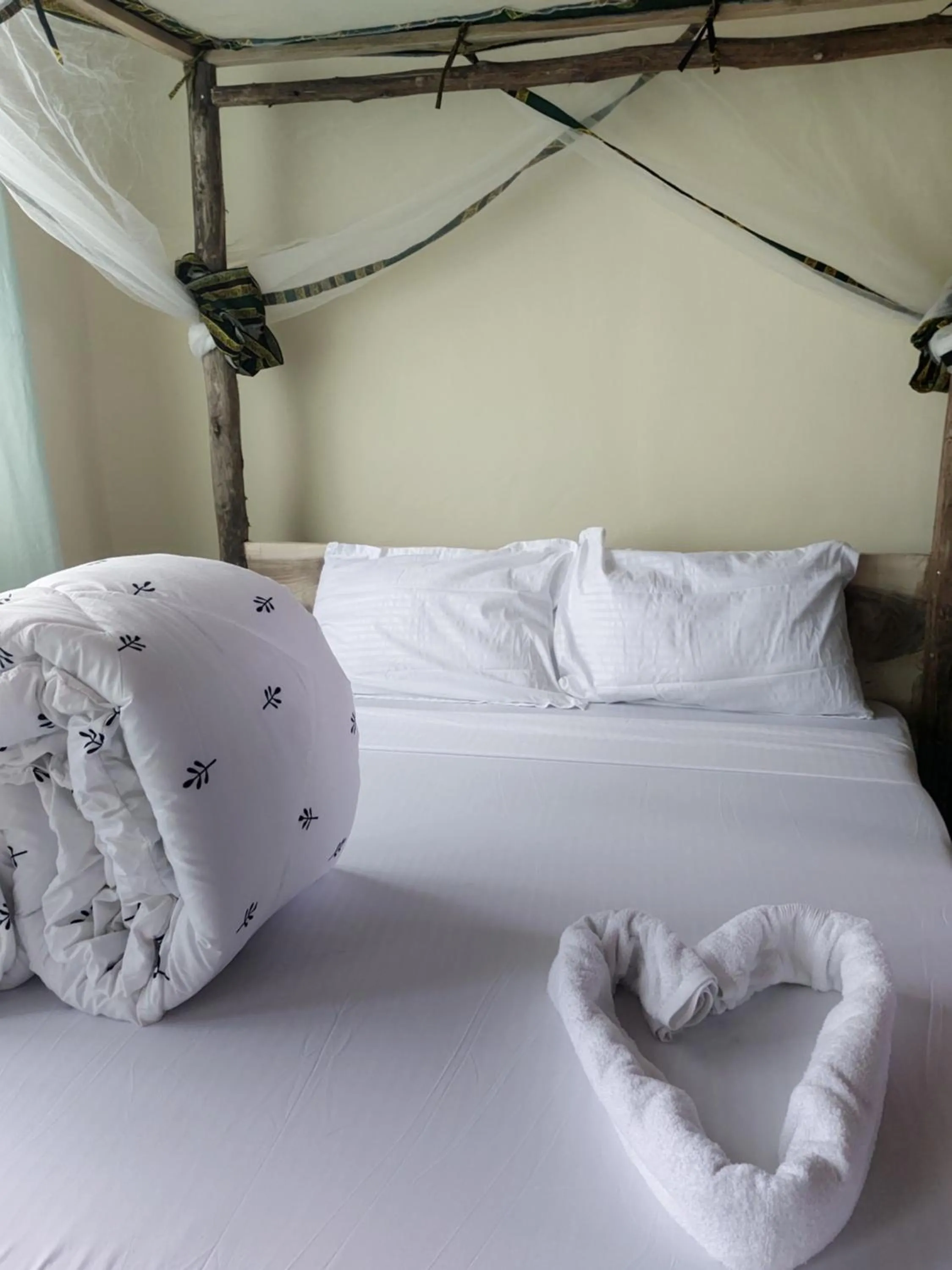 Bed in Hill View Garden Hotel