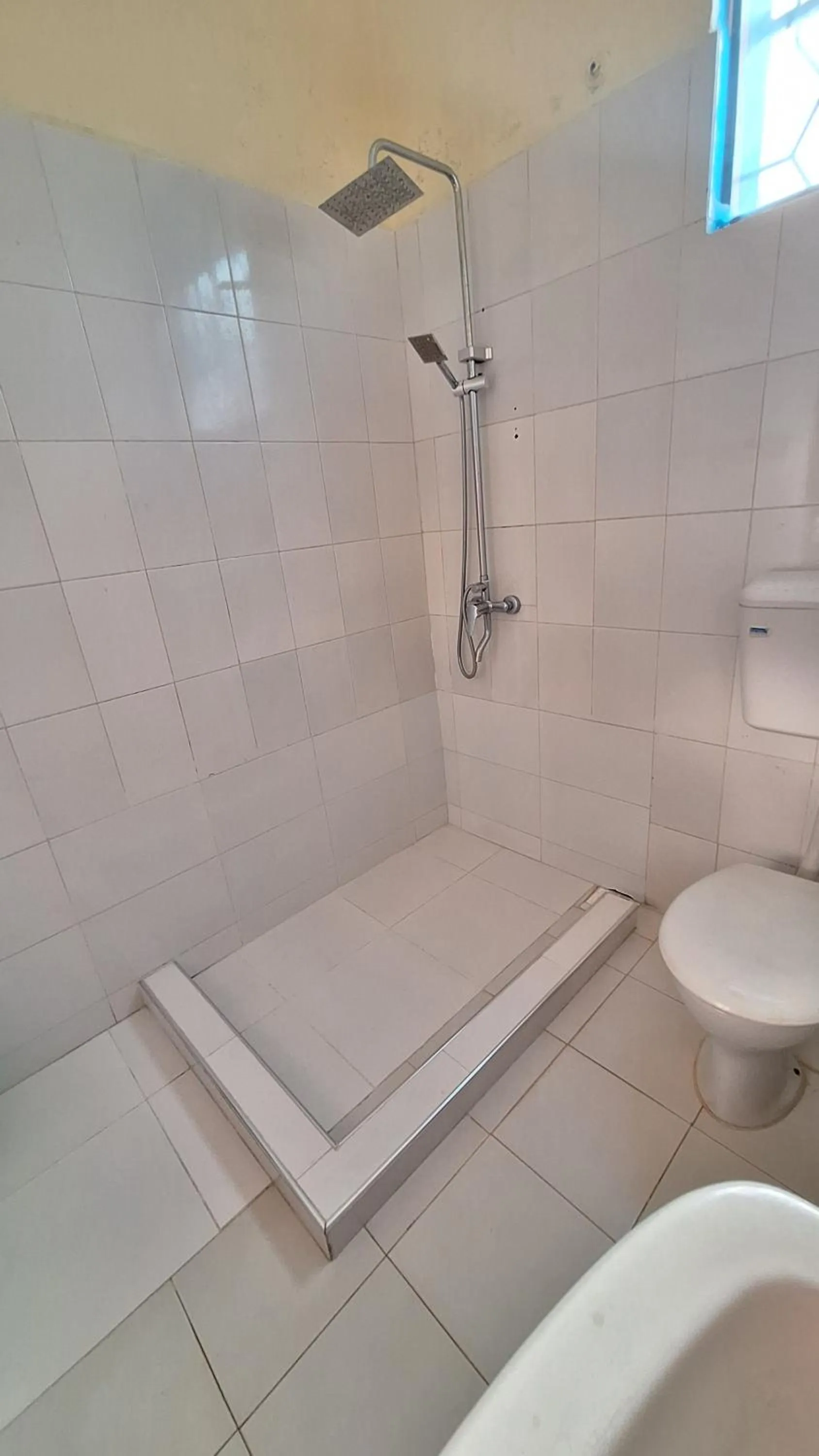 Bathroom in Hill View Garden Hotel