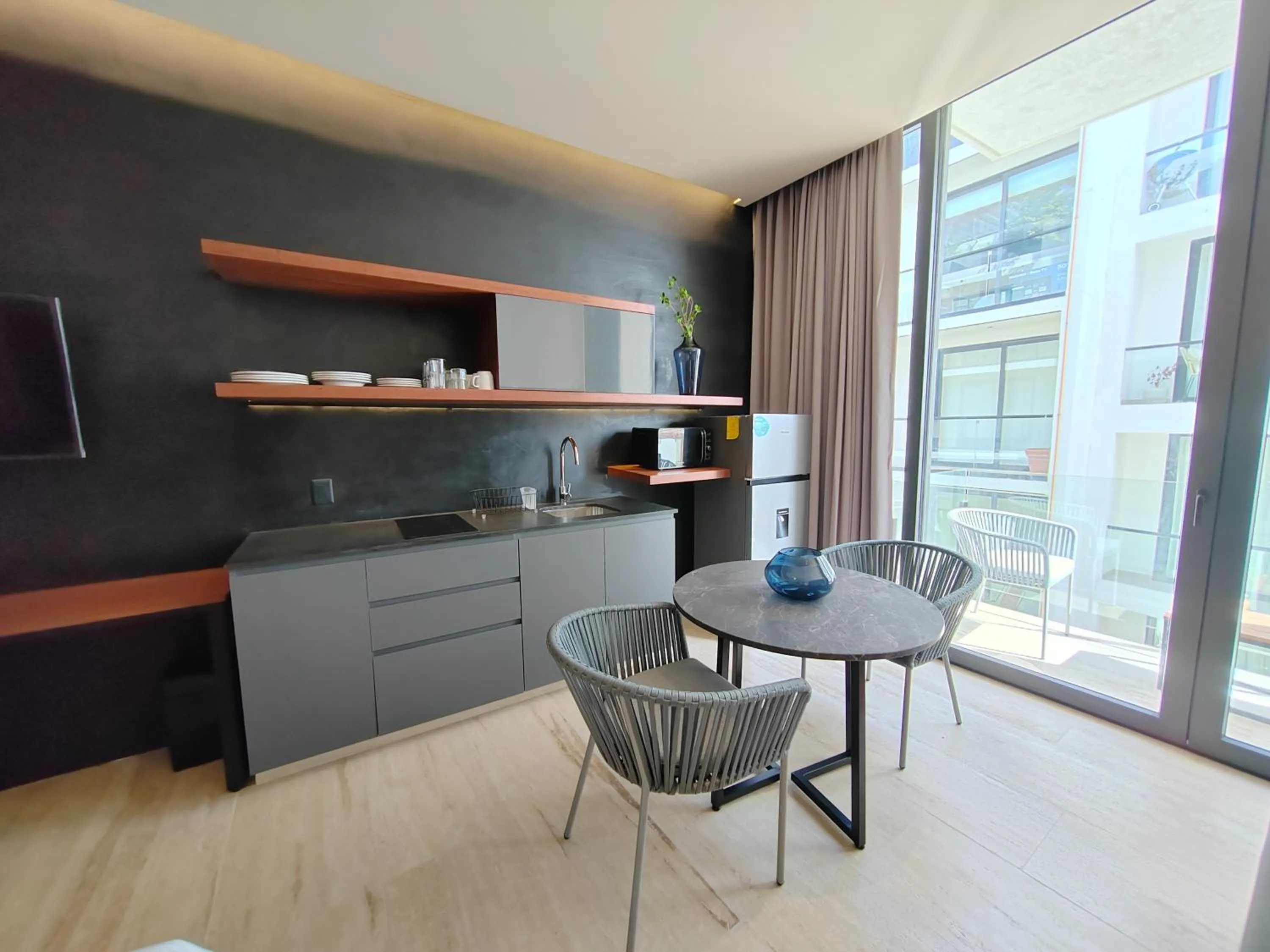 Kitchen or kitchenette in Incredible & Beautiful Studio Steps From The Beach By Yeah