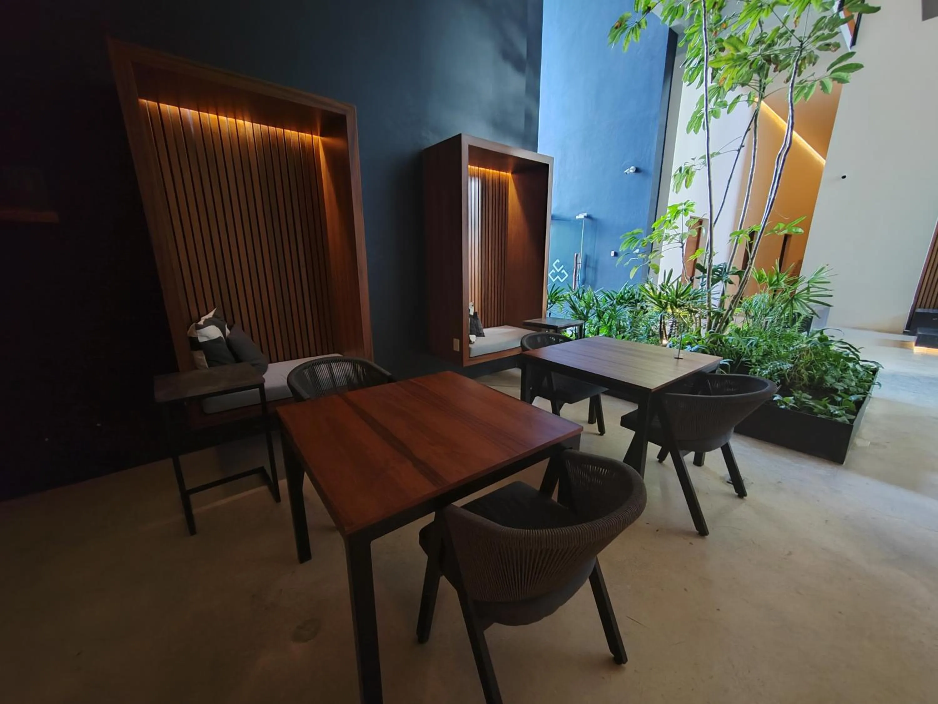 Dining area in Incredible & Beautiful Studio Steps From The Beach By Yeah