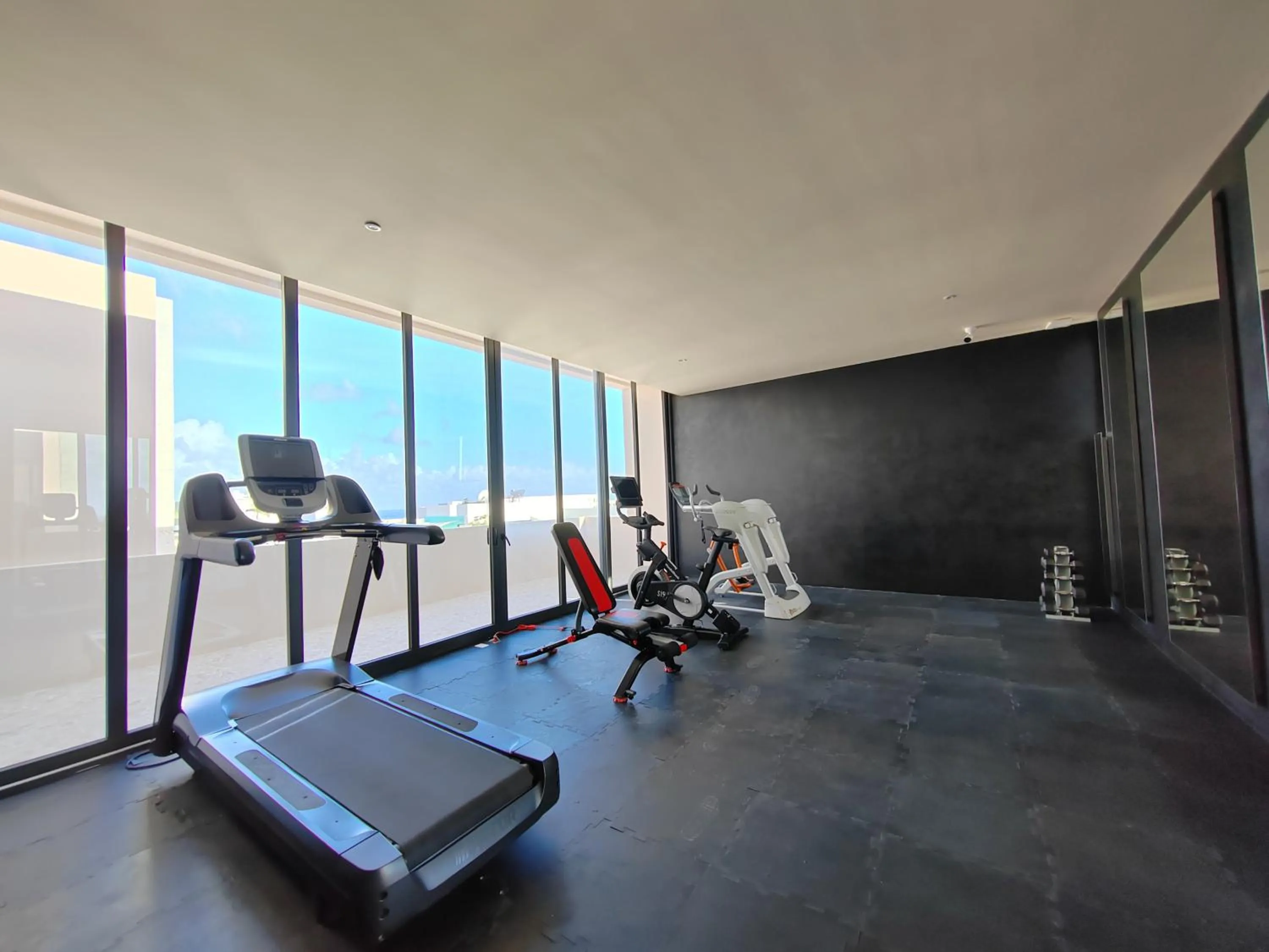 Fitness centre/facilities in Incredible & Beautiful Studio Steps From The Beach By Yeah