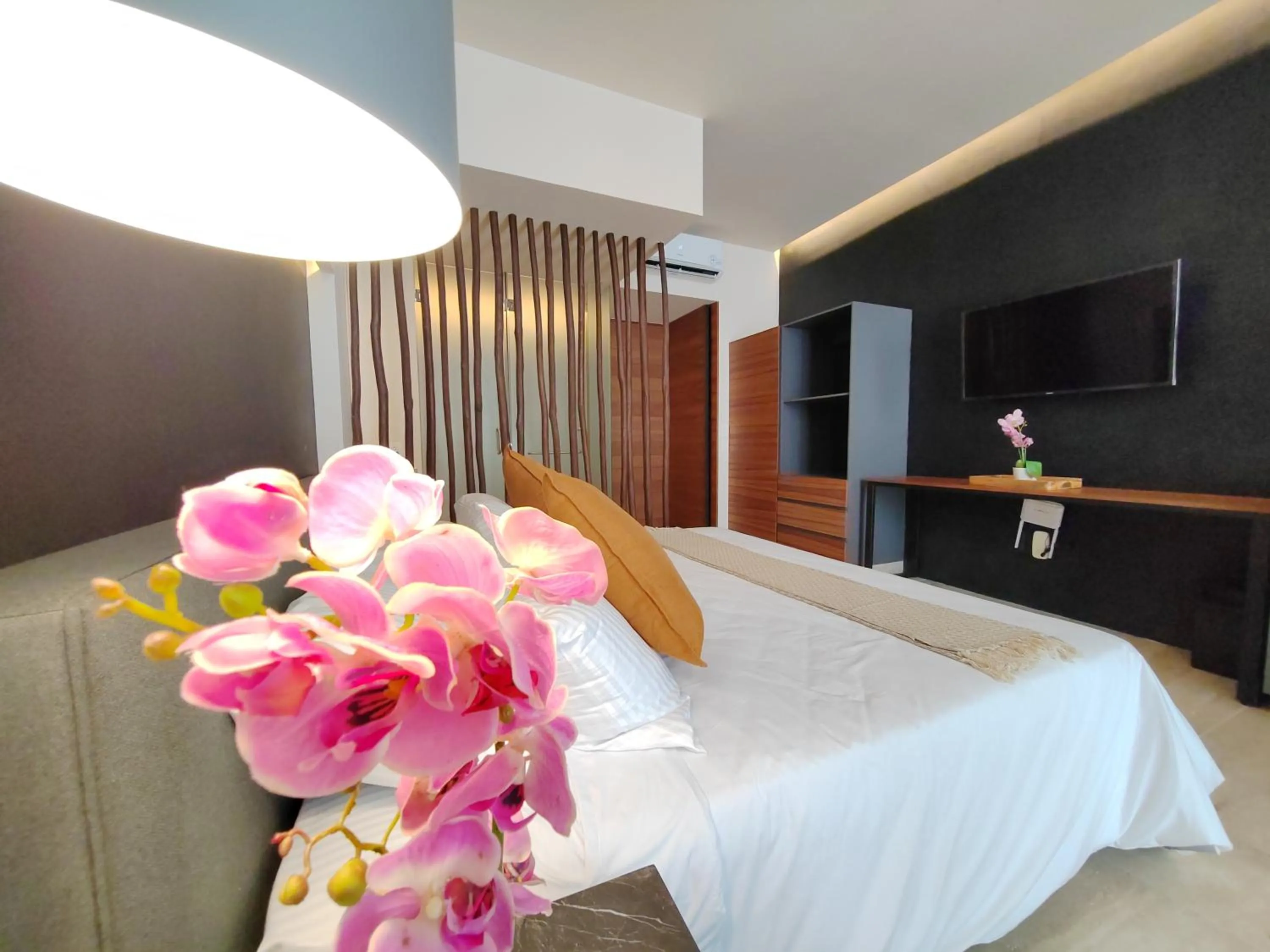 Bed in Incredible & Beautiful Studio Steps From The Beach By Yeah