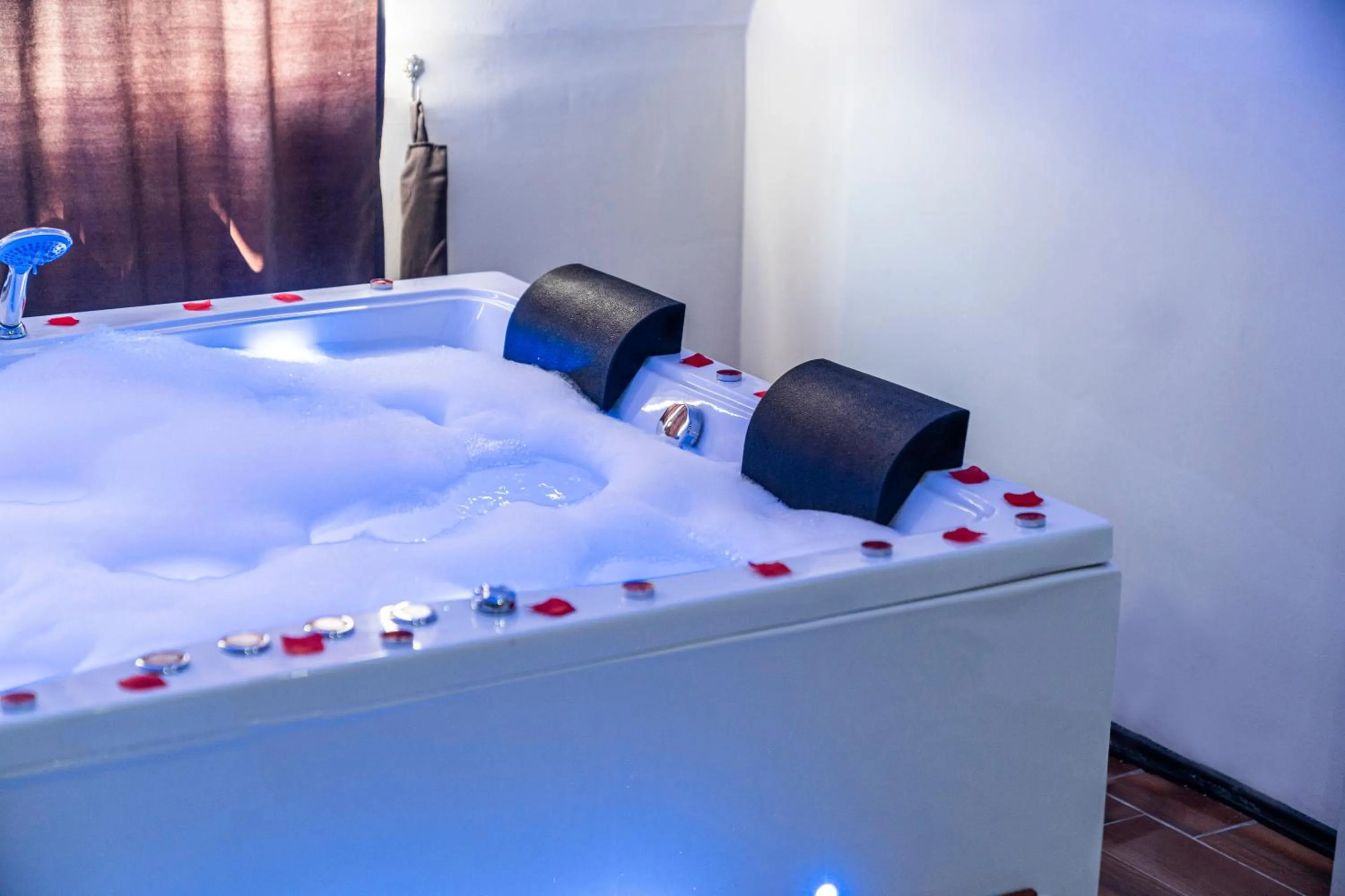 Bath, Bed in AYYA SUİT HOTEL