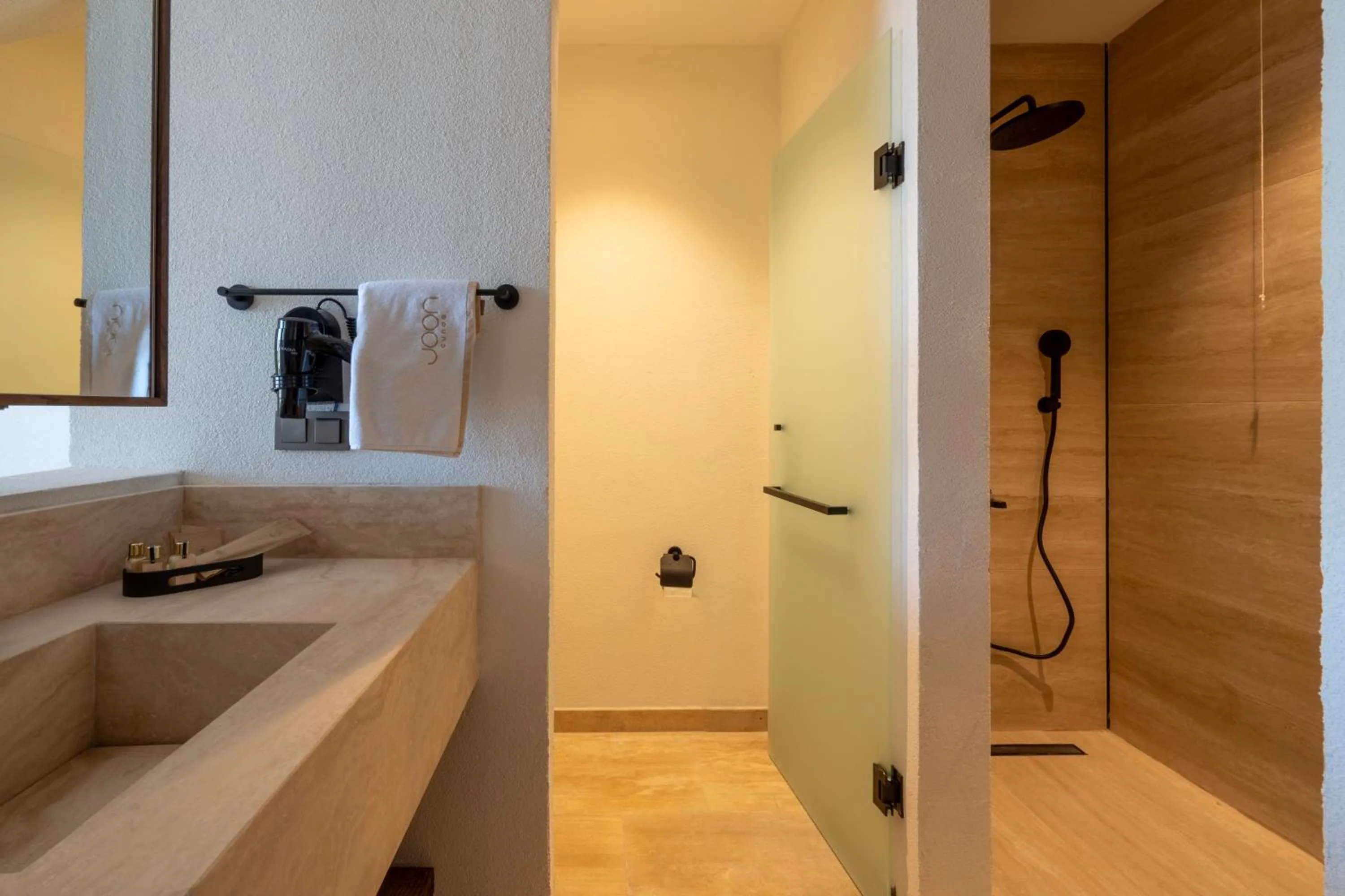 Shower in Joon Cunda