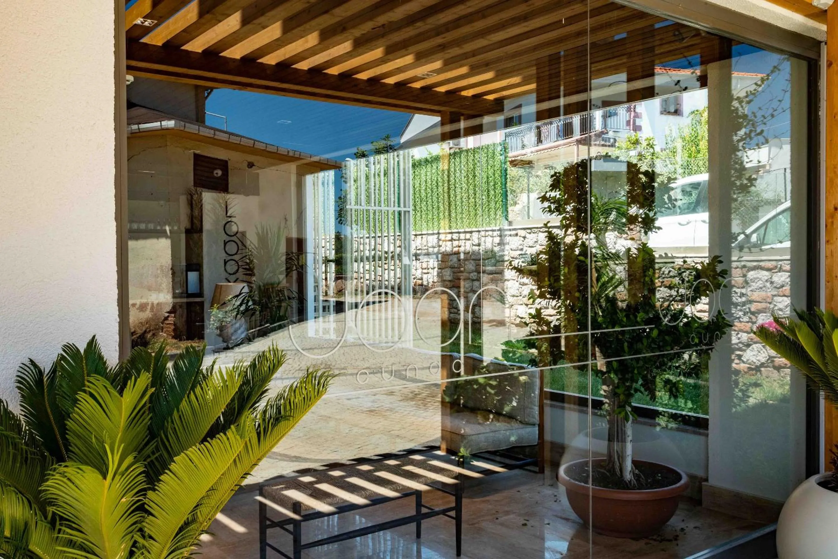 Facade/entrance in Joon Cunda