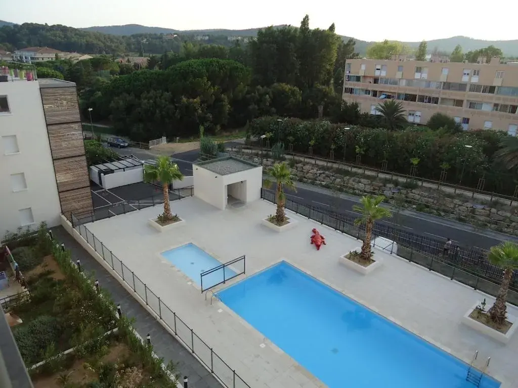 T3 Le Lavandou ideally placed 80m² of terraces T3 Le Lavandou ideally placed 80m² of terraces