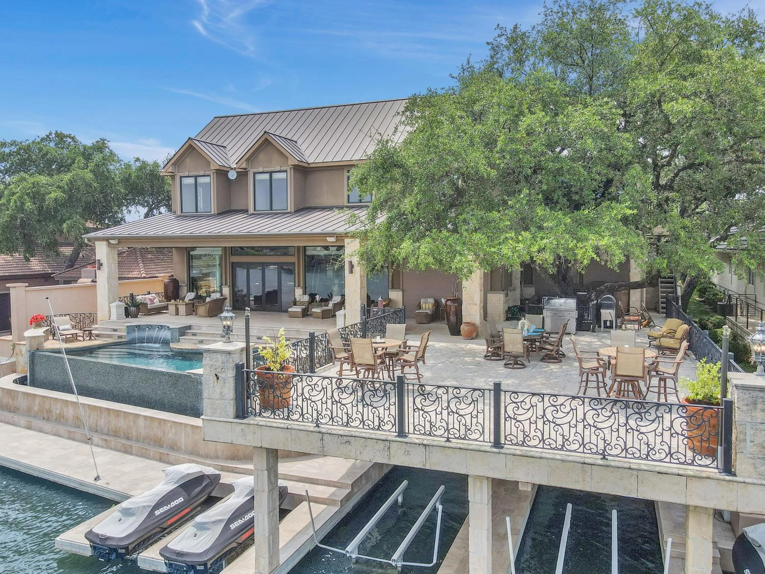 The Villa on Matern New Listing