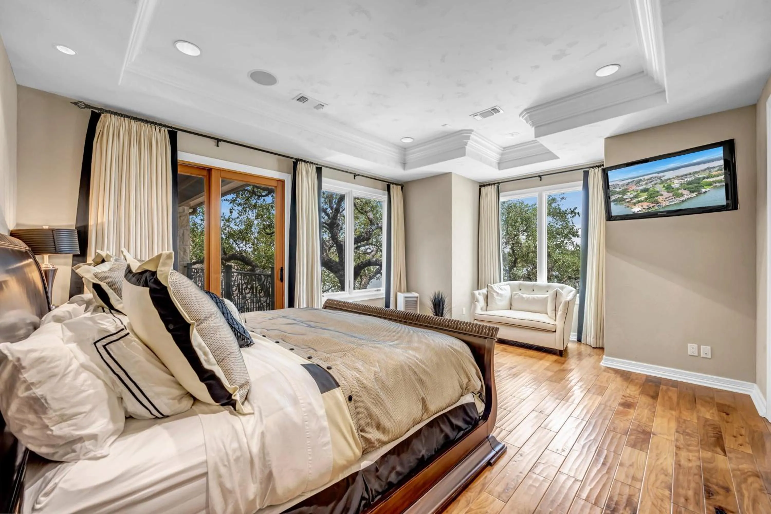 Bed in The Villa on Matern New Listing