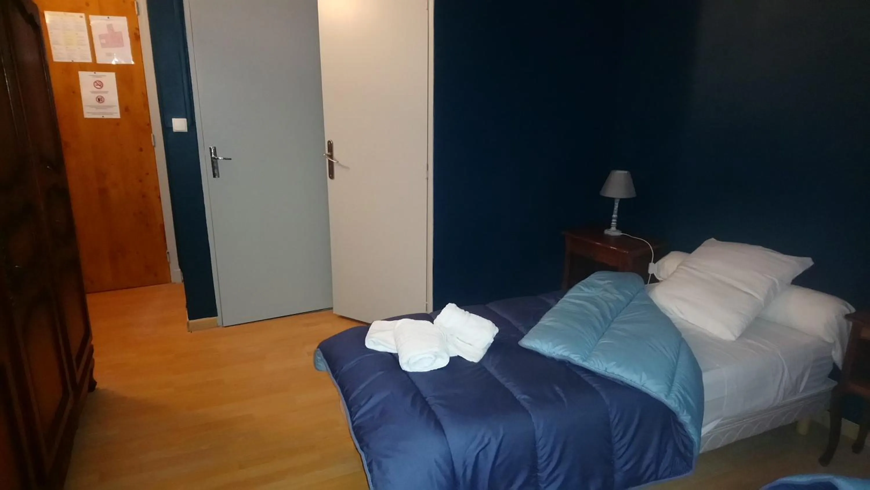 Bedroom, Bed in Hôtel Le Passage de Vallon