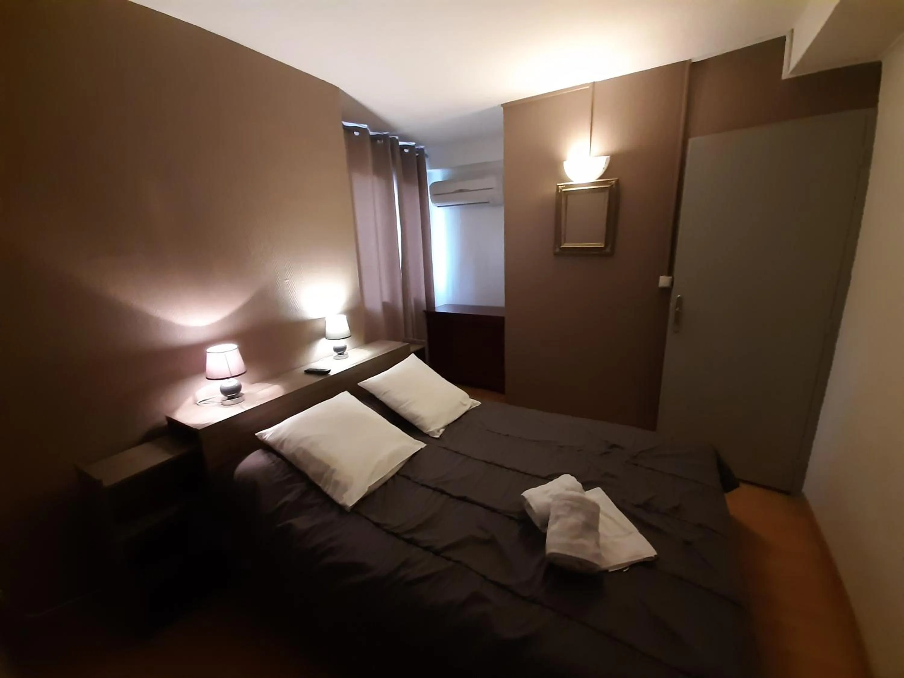 Bedroom, Bed in Hôtel Le Passage de Vallon