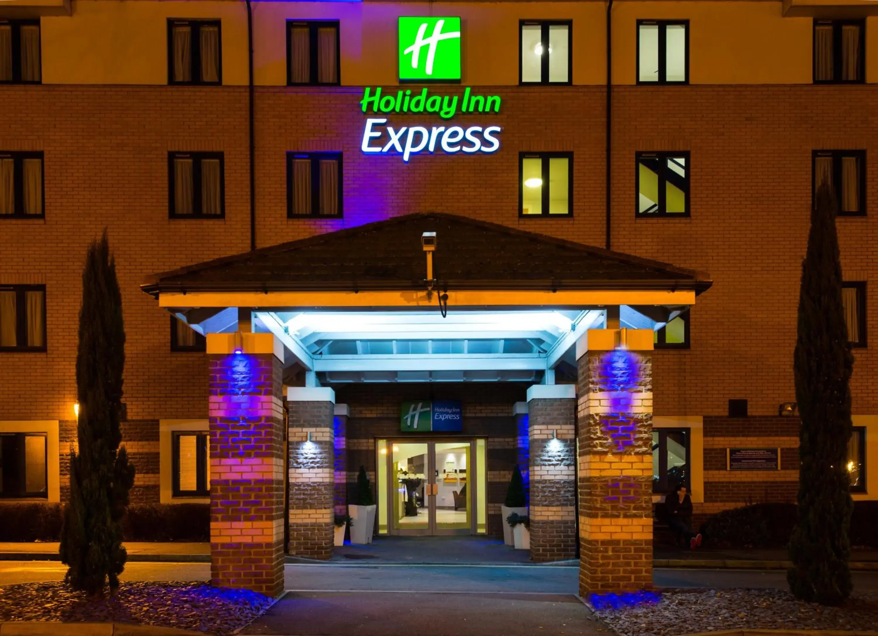 Facade/entrance in Holiday Inn Express London - Dartford, an IHG Hotel Facade/entrance in Holiday Inn Express London - Dartford, an IHG Hotel