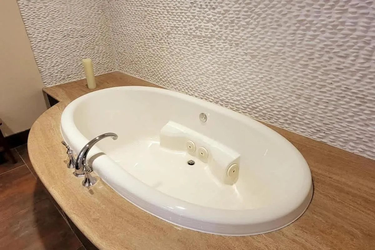 Bathroom in Sapphire 1706