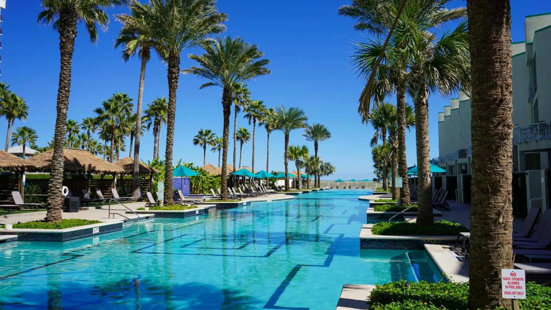 Swimming pool in Sapphire 1706