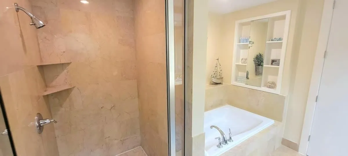 Bathroom in Sapphire 1706