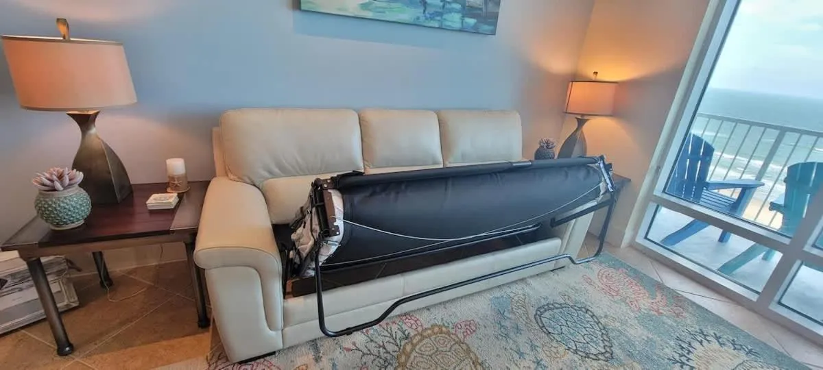 Living room in Sapphire 1706