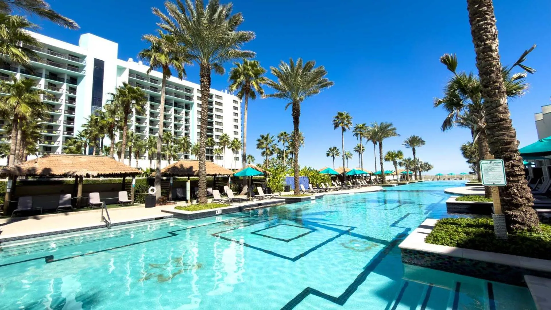 Swimming pool in Sapphire 1706