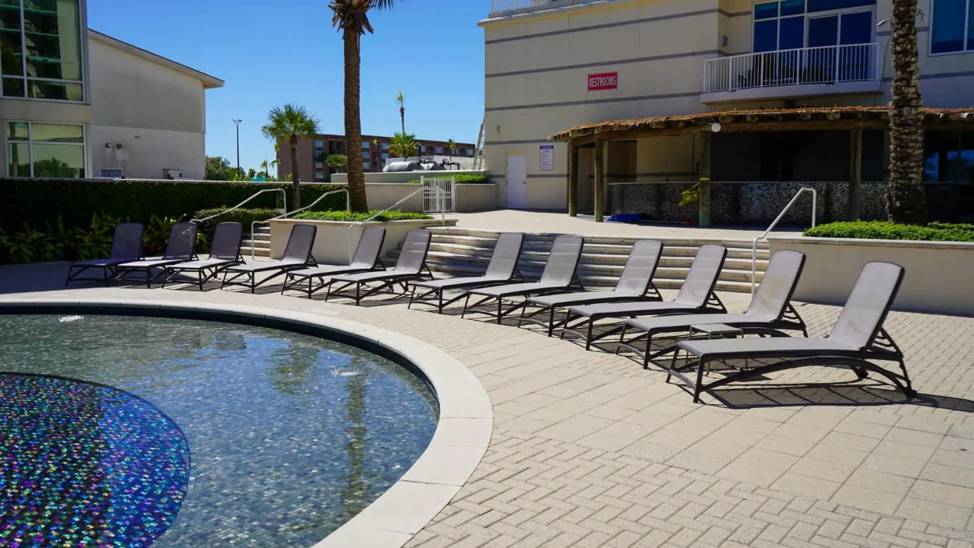 Swimming pool in Sapphire 1706