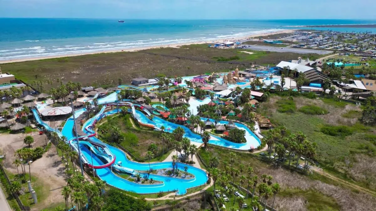 Swimming pool in Sapphire 1706