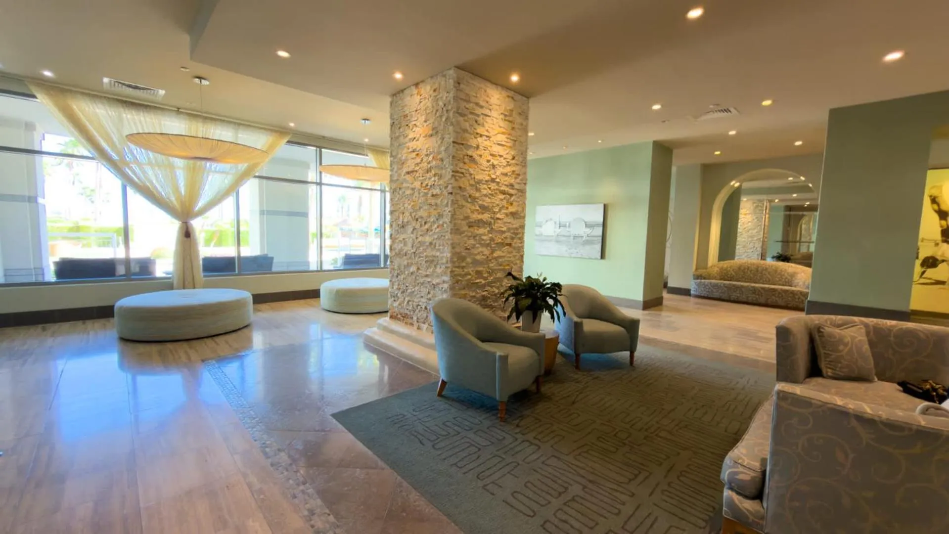 Living room in Sapphire 1706