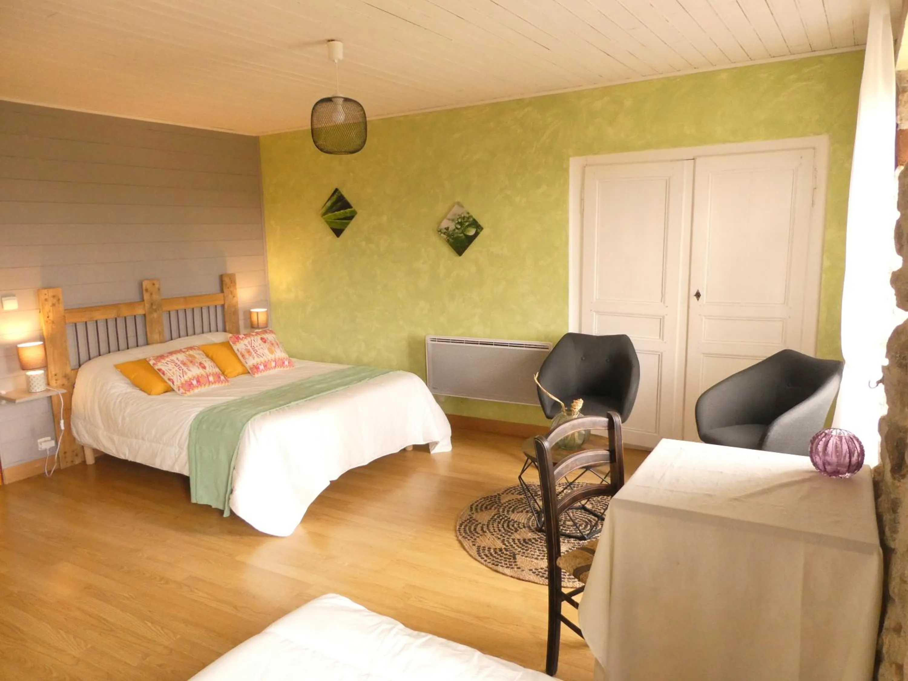 Photo of the whole room in Les Chambres d'Hôtes Le Triskèle