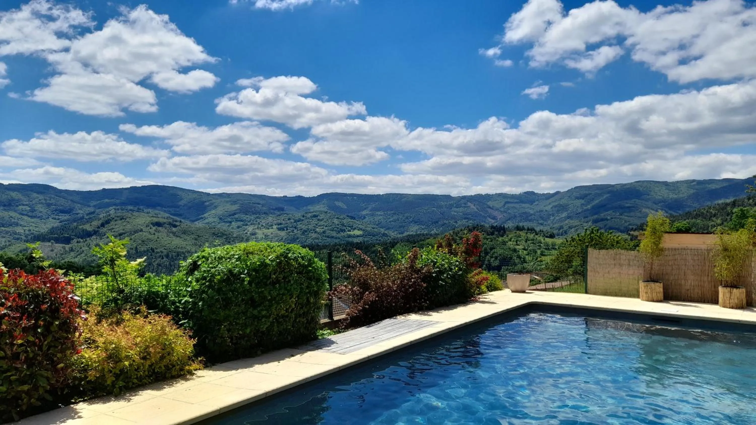 Swimming pool in Les Chambres d'Hôtes Le Triskèle