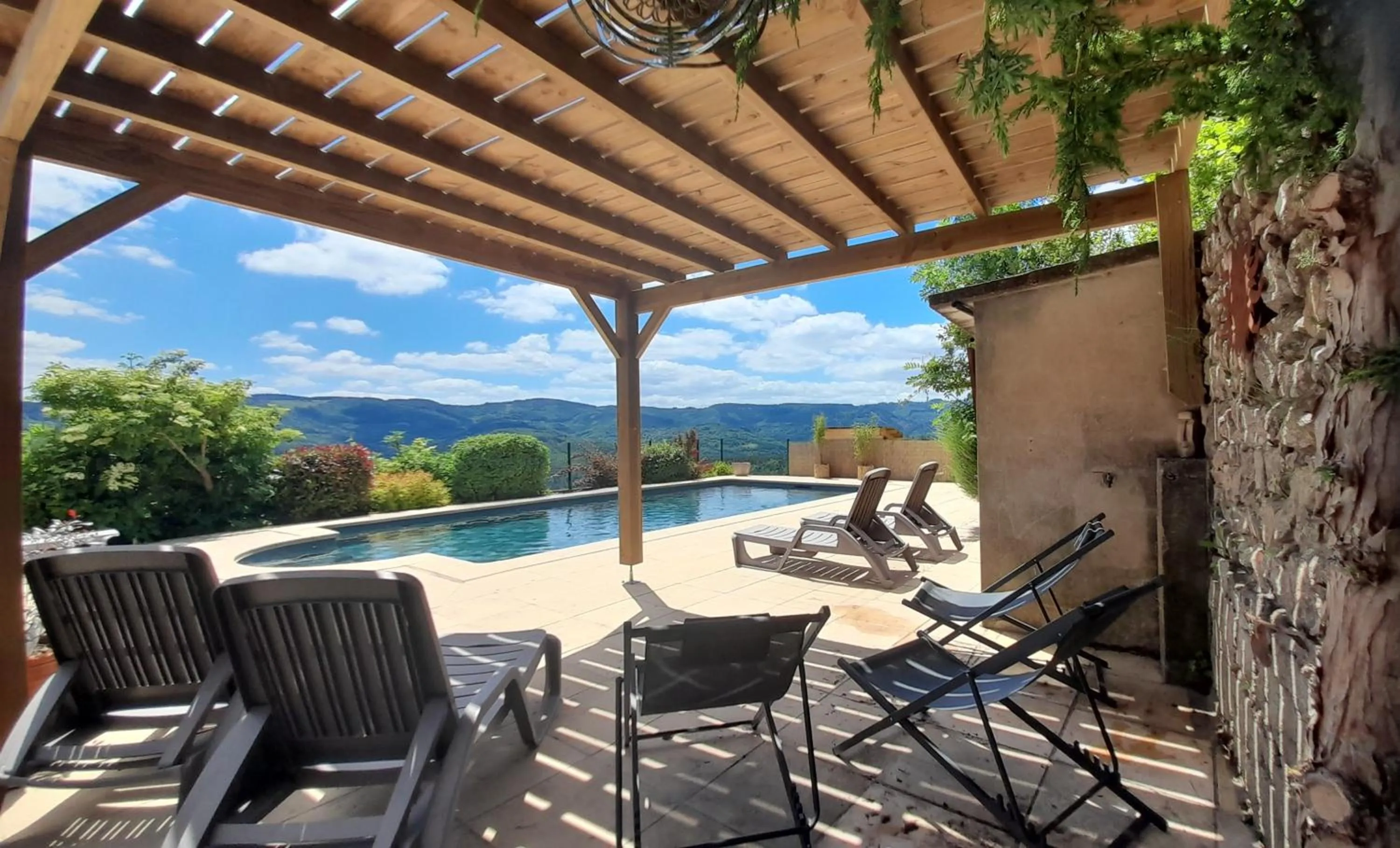 Swimming pool in Les Chambres d'Hôtes Le Triskèle
