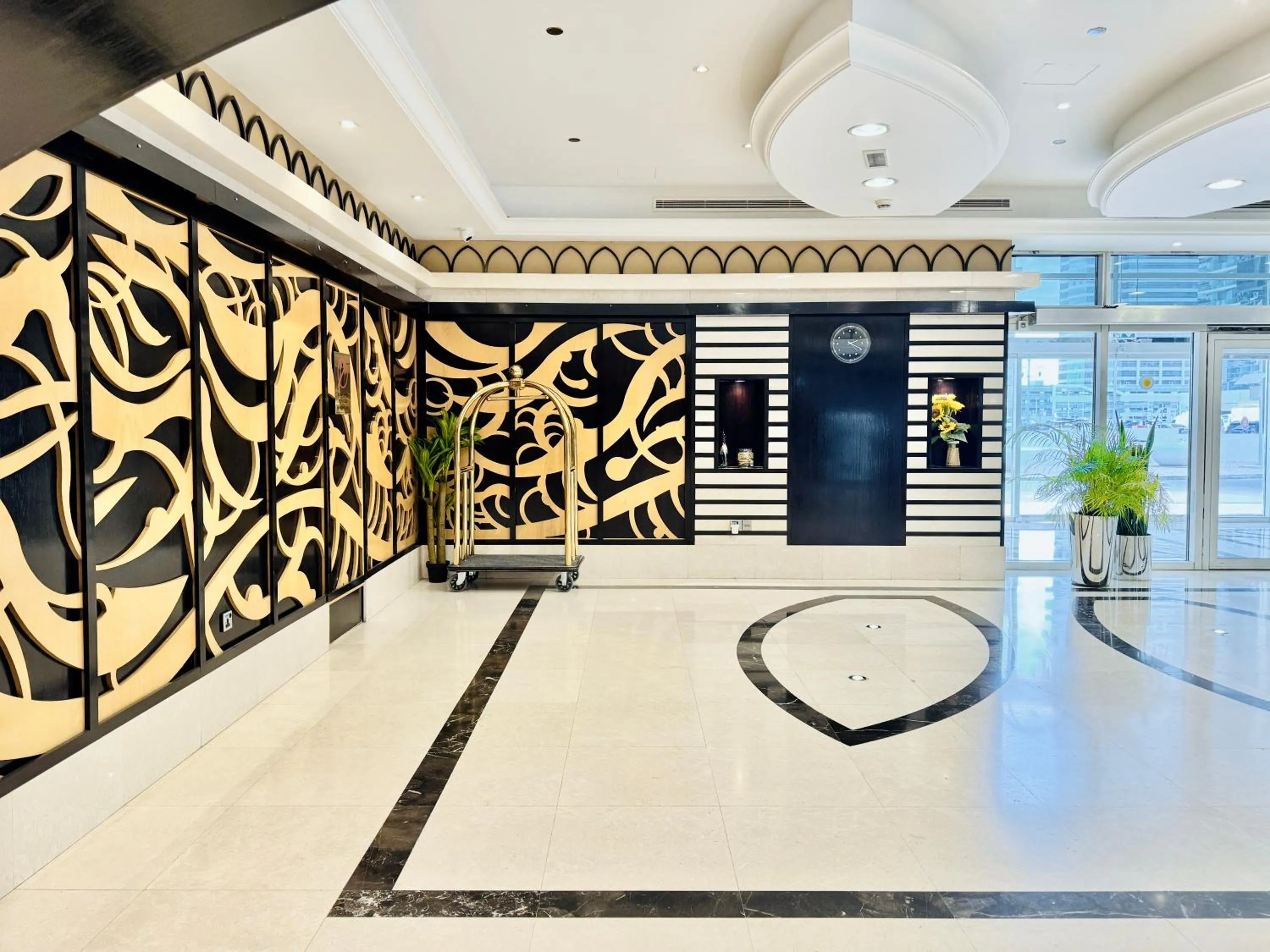 Lobby or reception in Cosmos Living Dubai Arch Tower Pool, Gym & Balcony