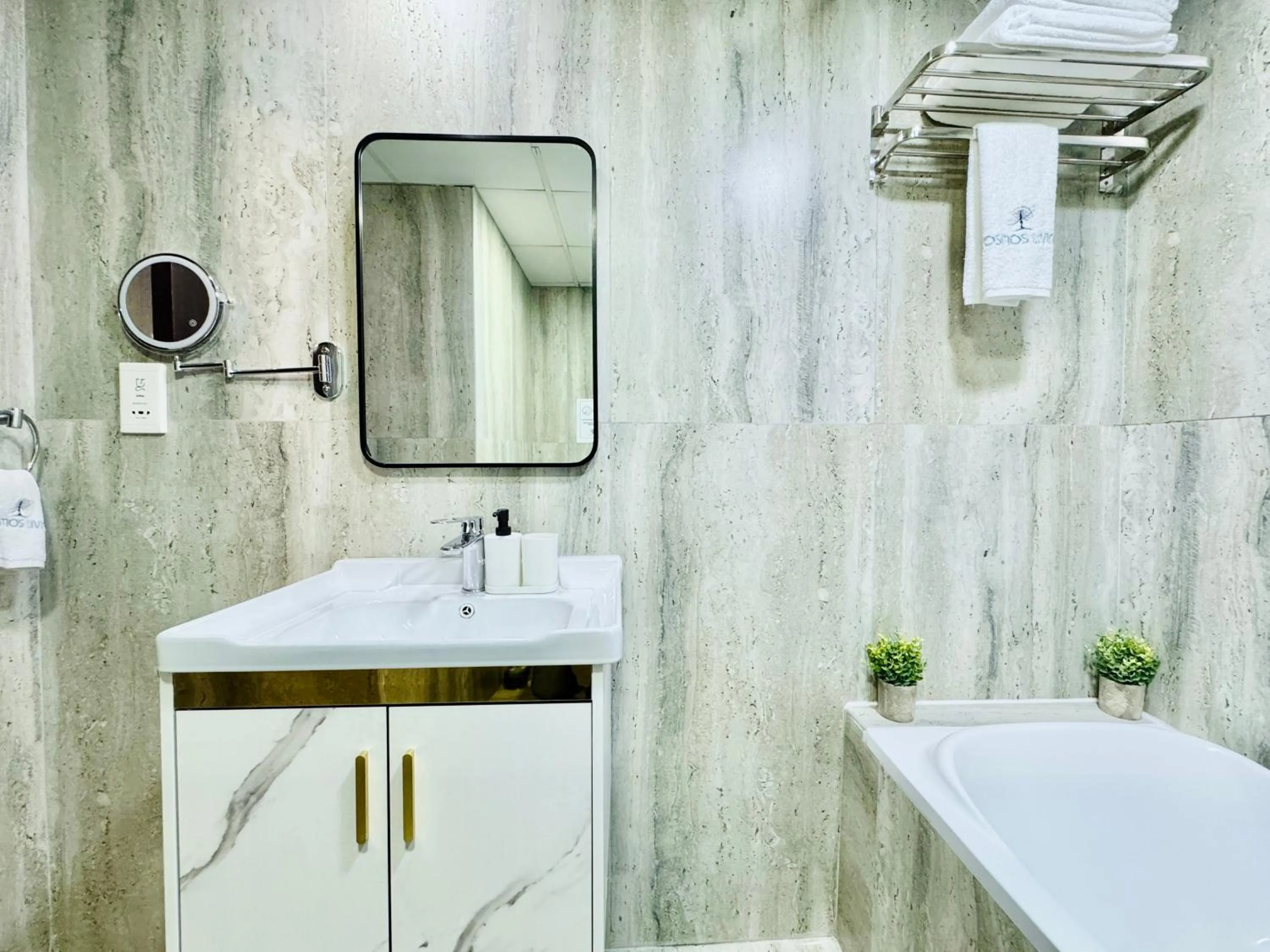 Bathroom in Cosmos Living Dubai Arch Tower Pool, Gym & Balcony