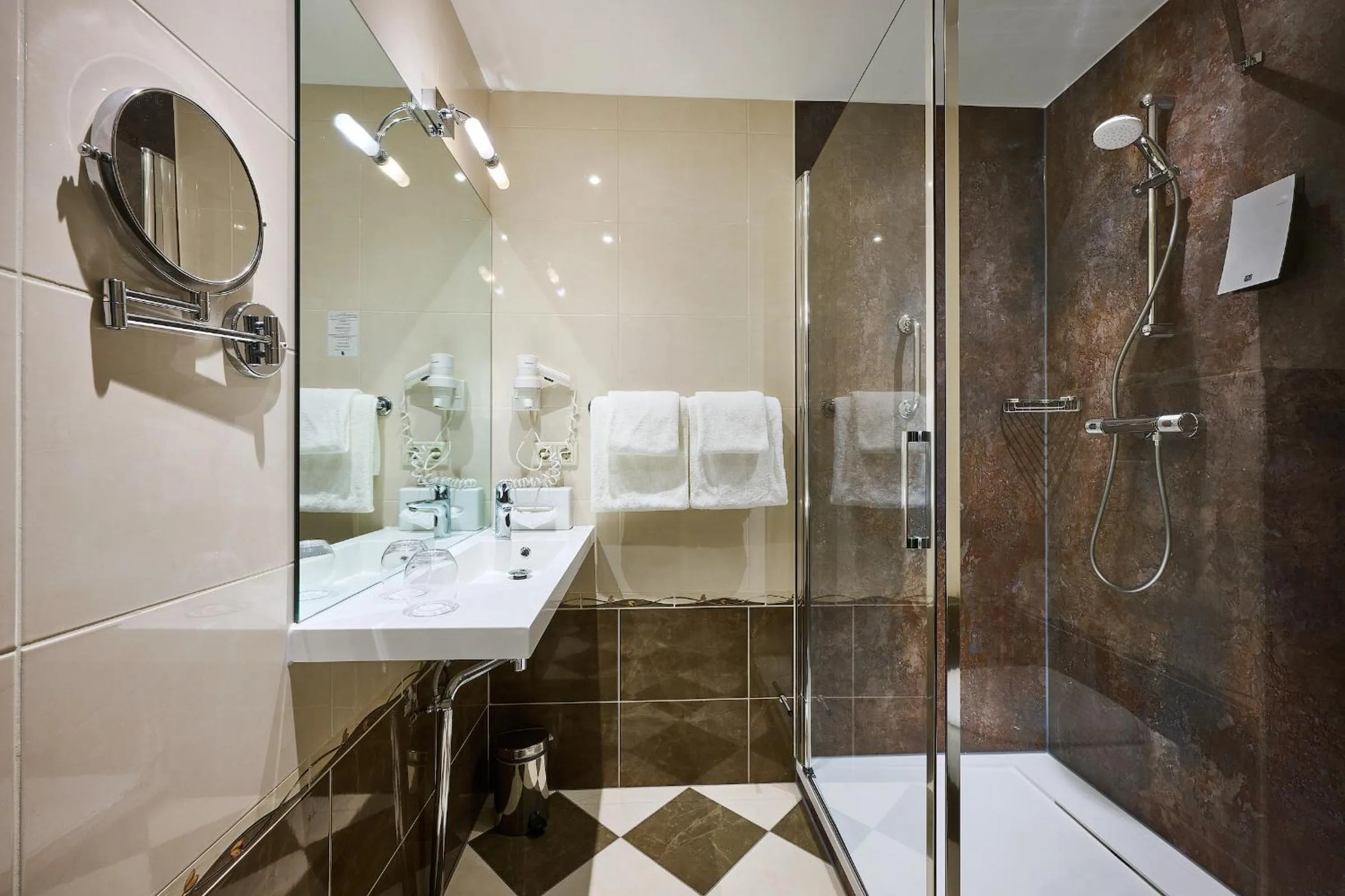 Shower in Hotel 't Kruisselt