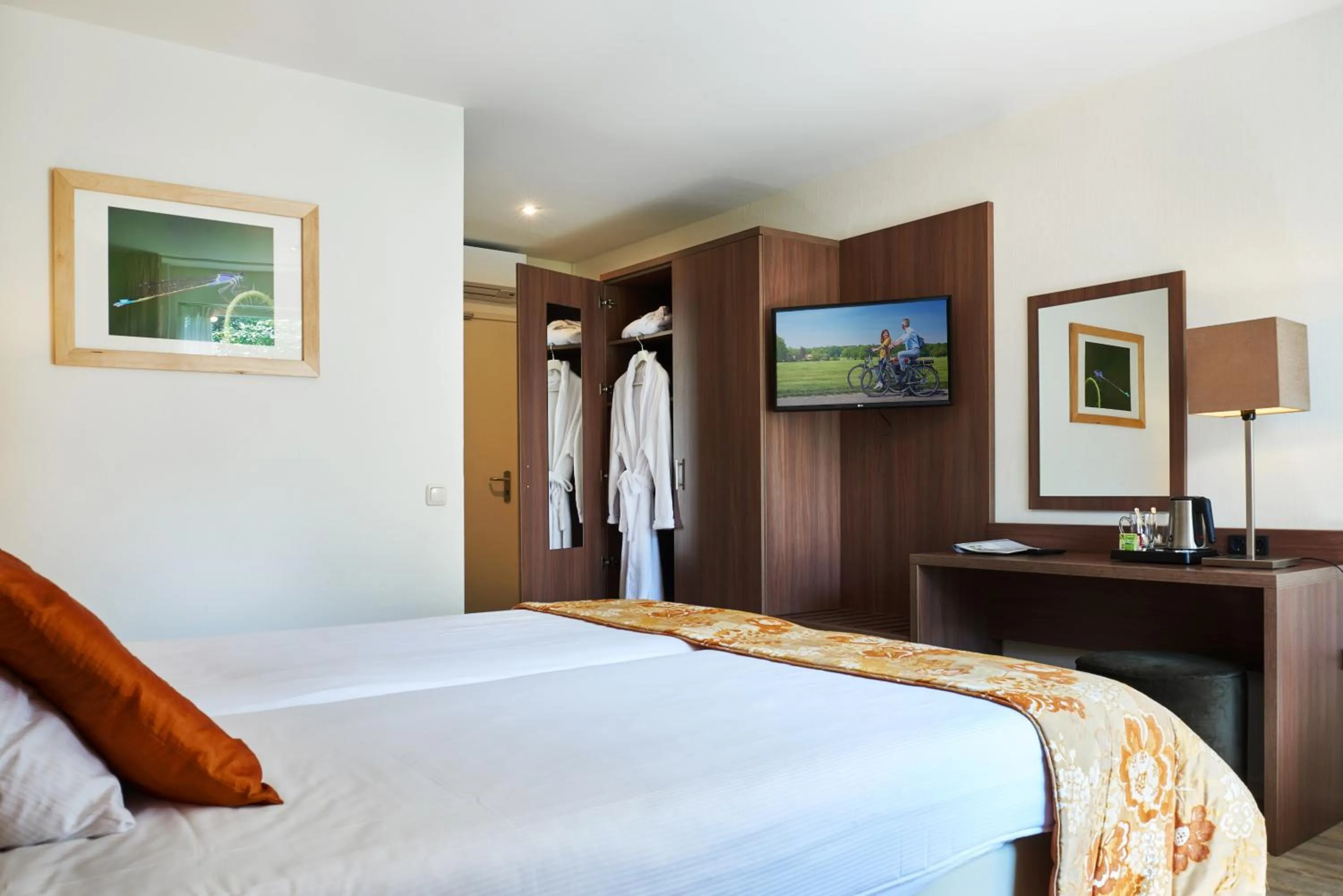 Photo of the whole room, Bed in Hotel 't Kruisselt