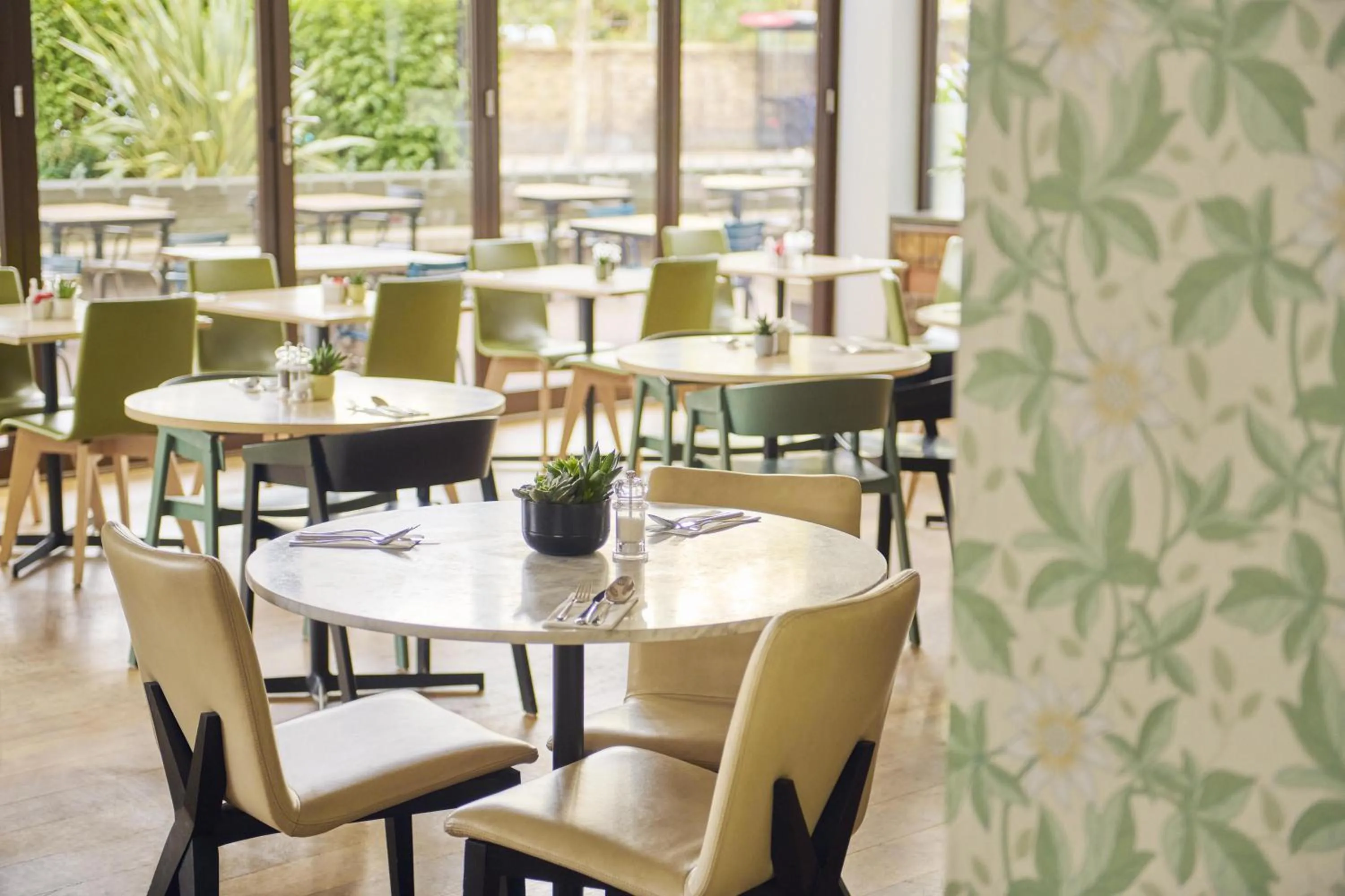 Restaurant/places to eat in DoubleTree by Hilton London - Hyde Park