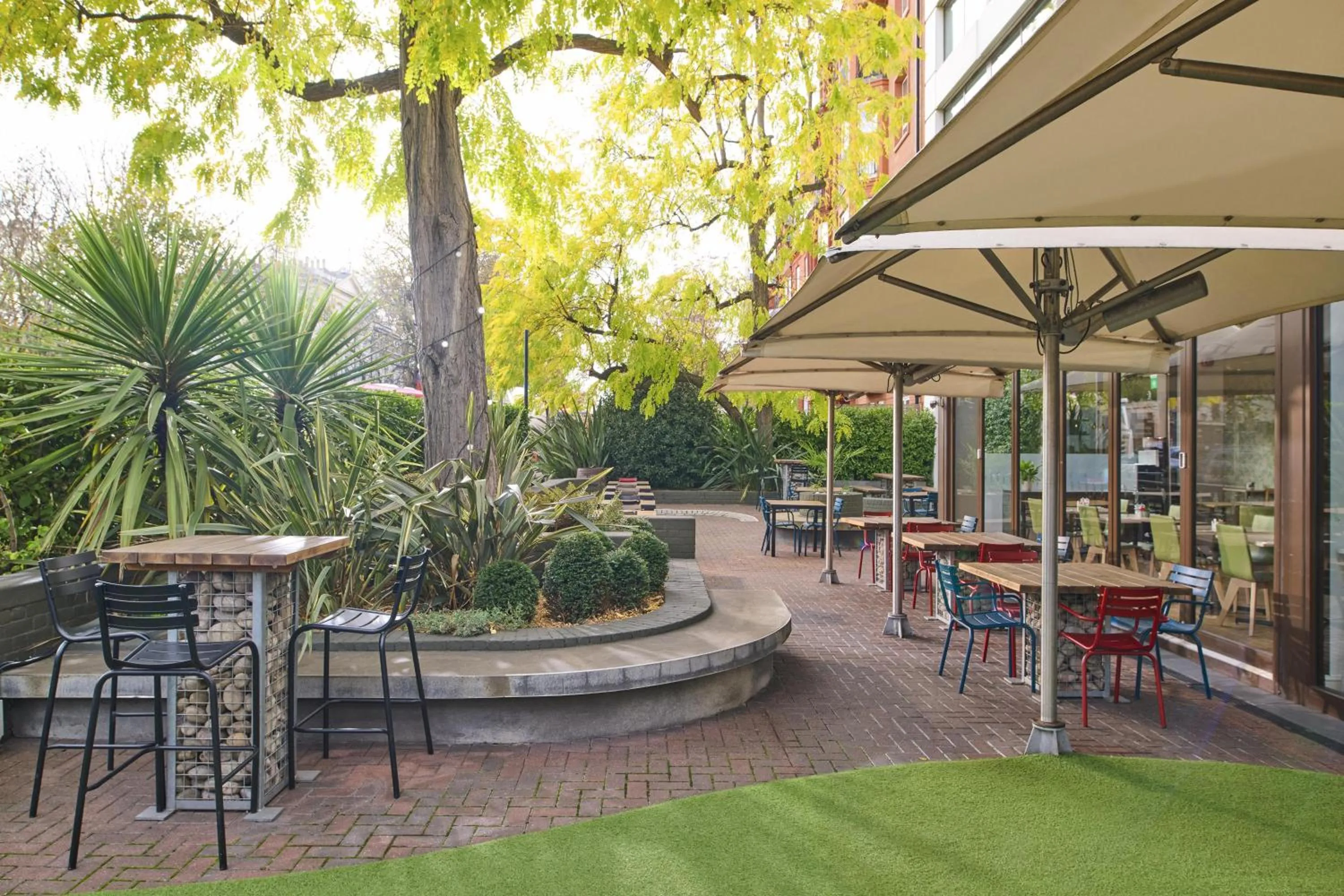 Patio in DoubleTree by Hilton London - Hyde Park