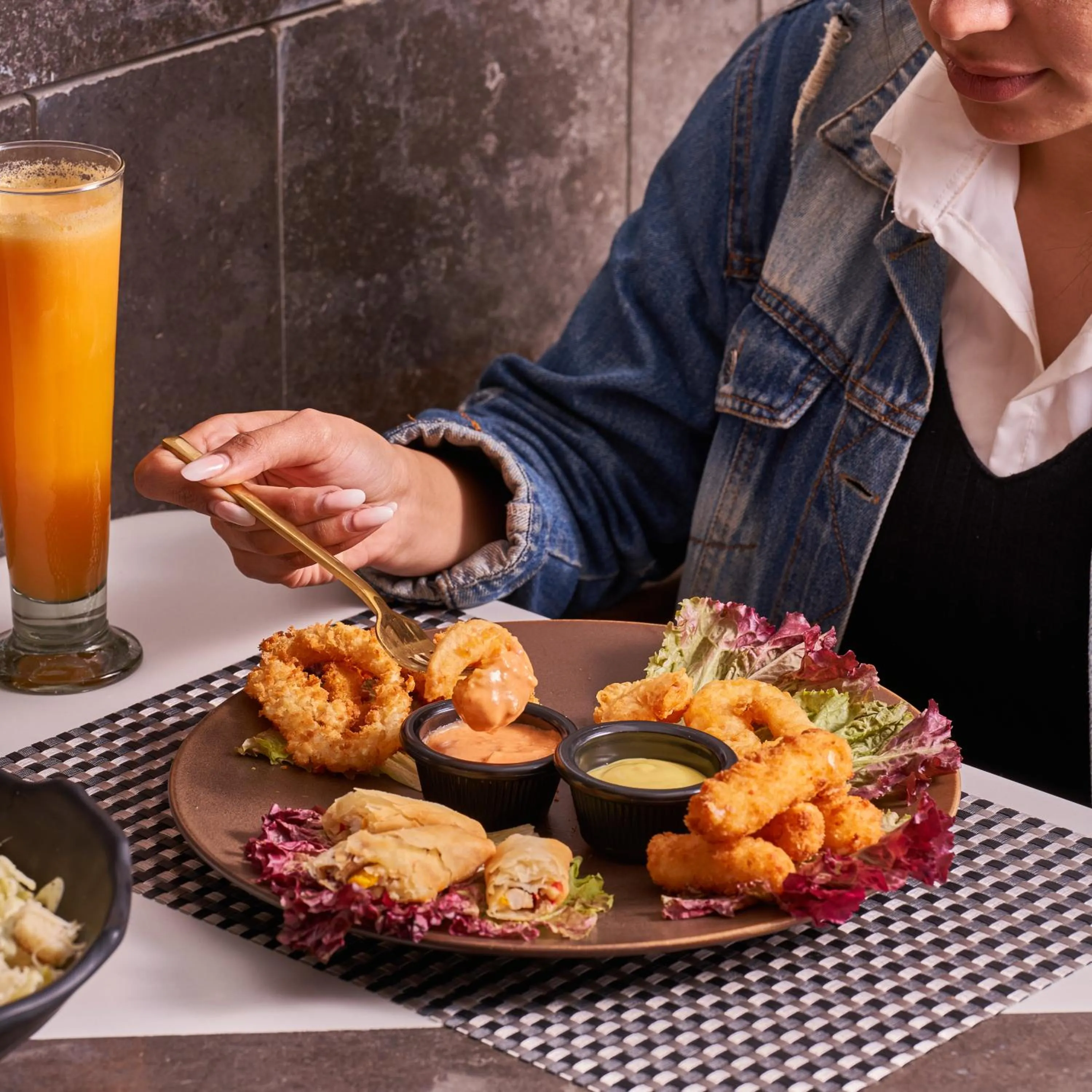 Restaurant/places to eat in Royal Great Pyramid INN