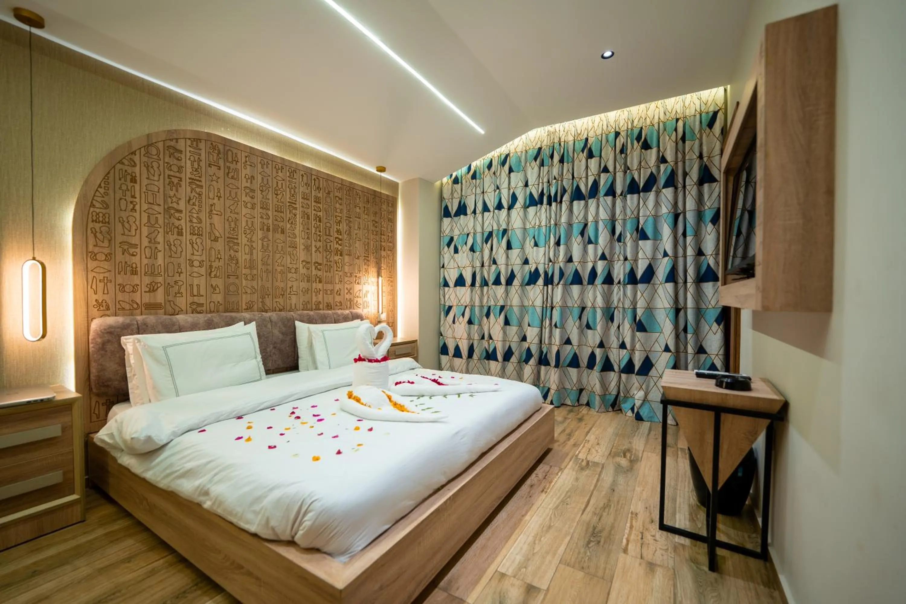 Bedroom, Bed in Royal Great Pyramid INN