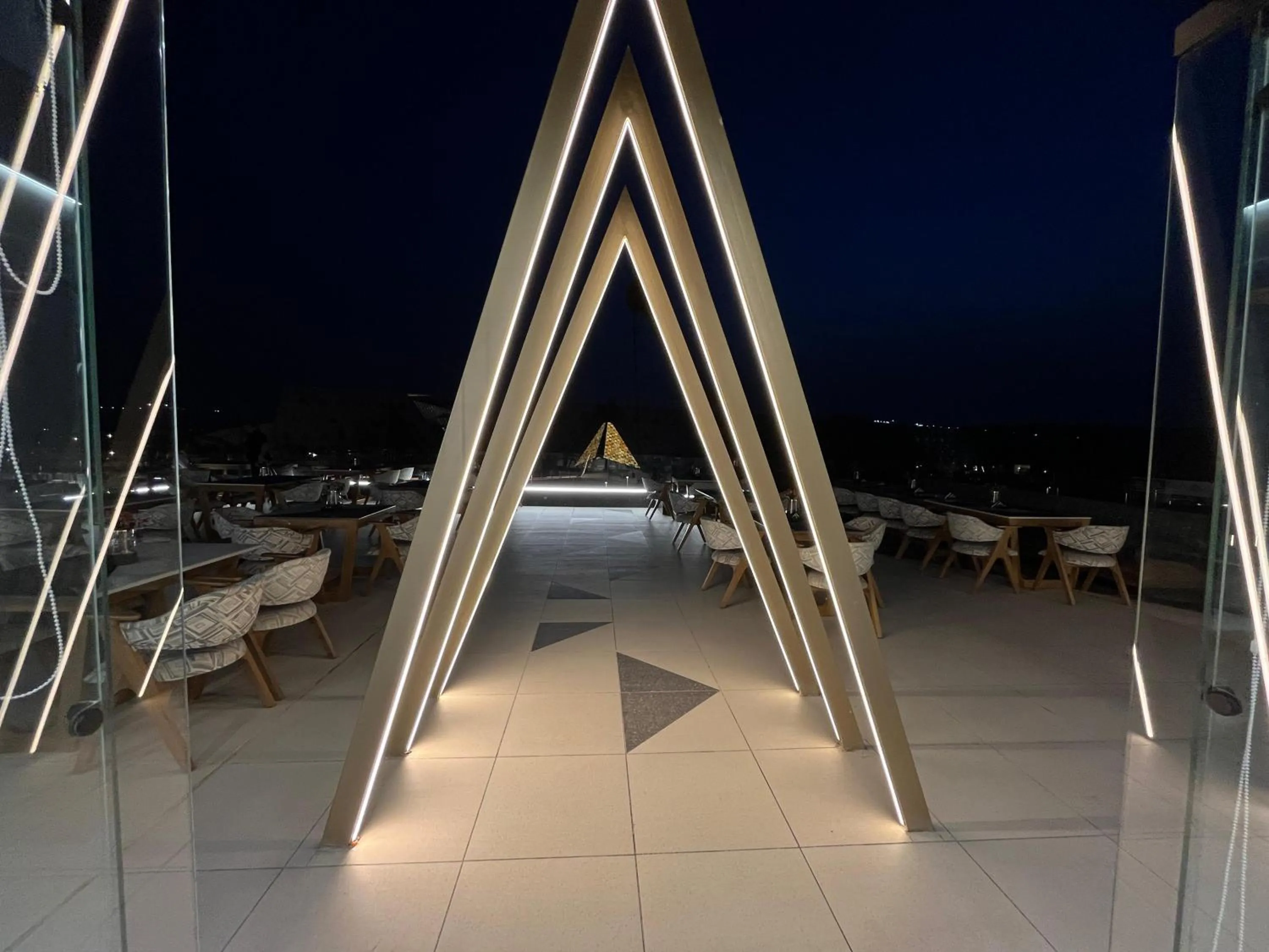 Restaurant/places to eat in Royal Great Pyramid INN