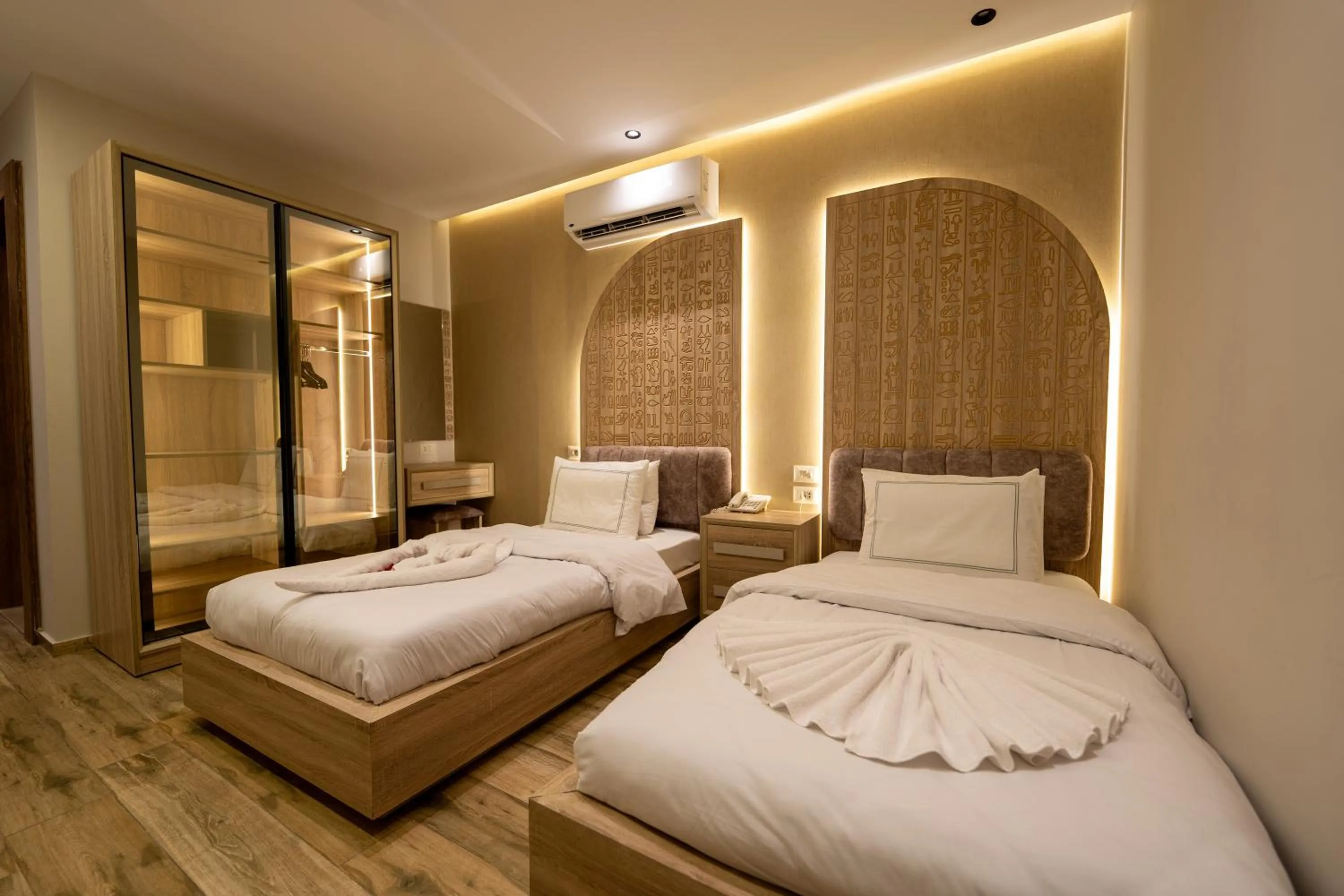 Bedroom, Bed in Royal Great Pyramid INN