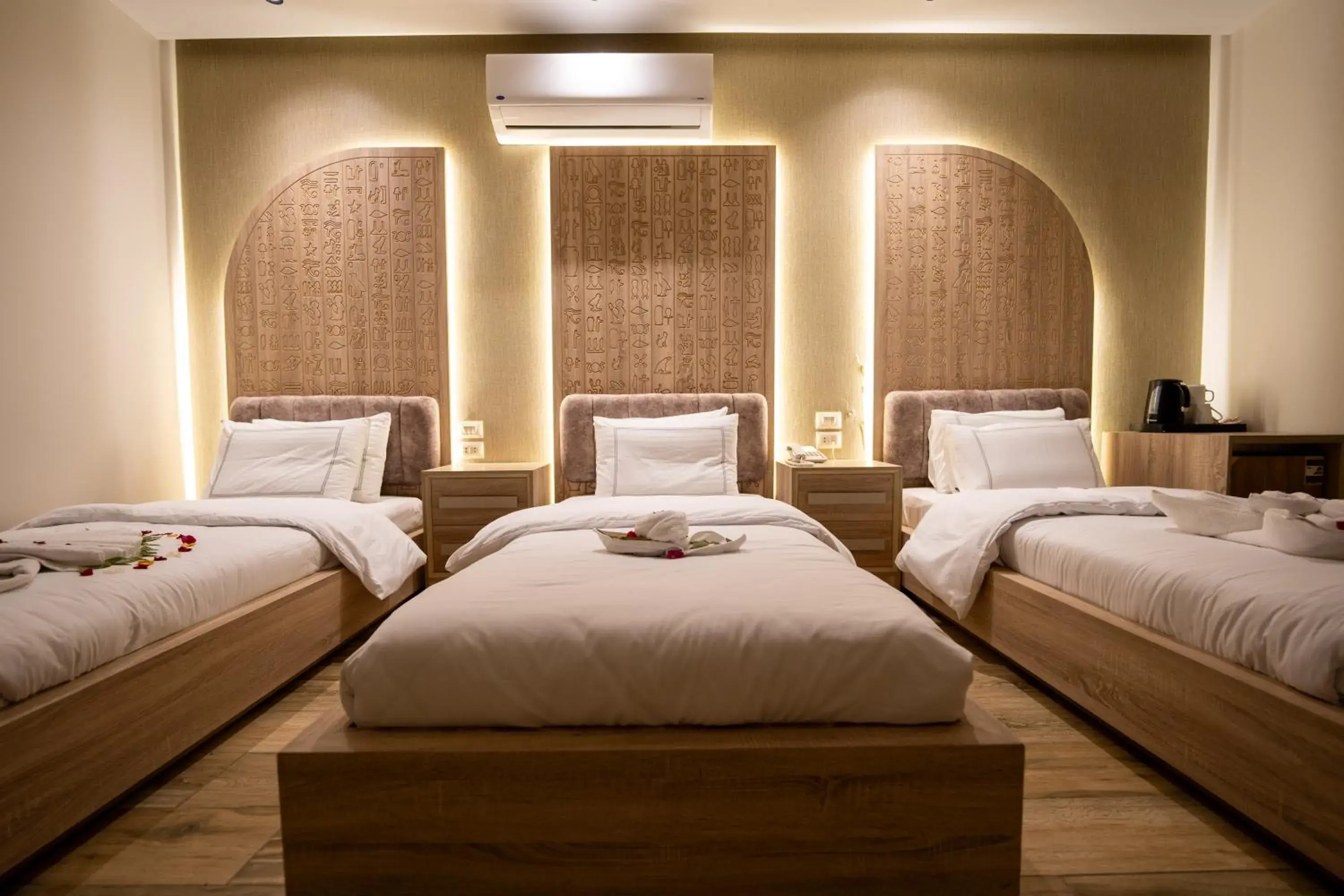 Triple Room with View in Royal Great Pyramid INN Triple Room with View in Royal Great Pyramid INN